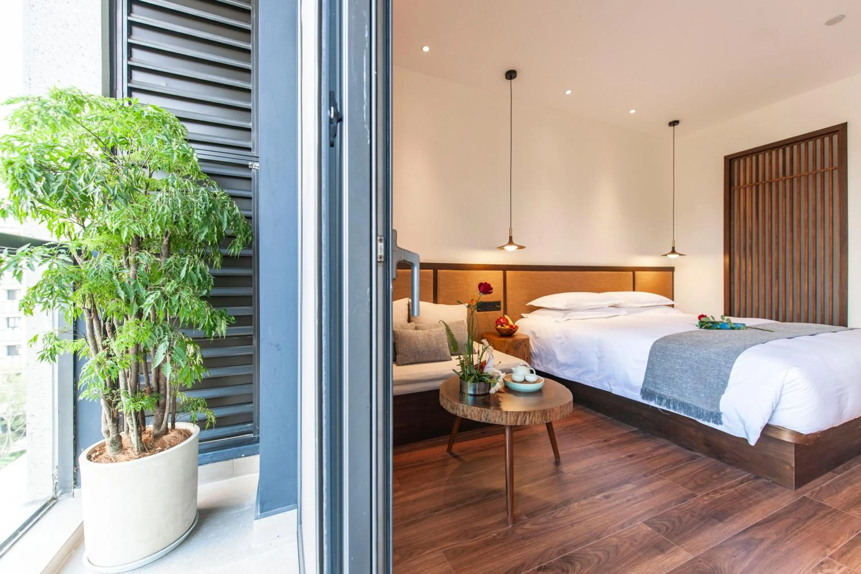 Bed in SSAW Boutique Hotel Hangzhou Liangyun