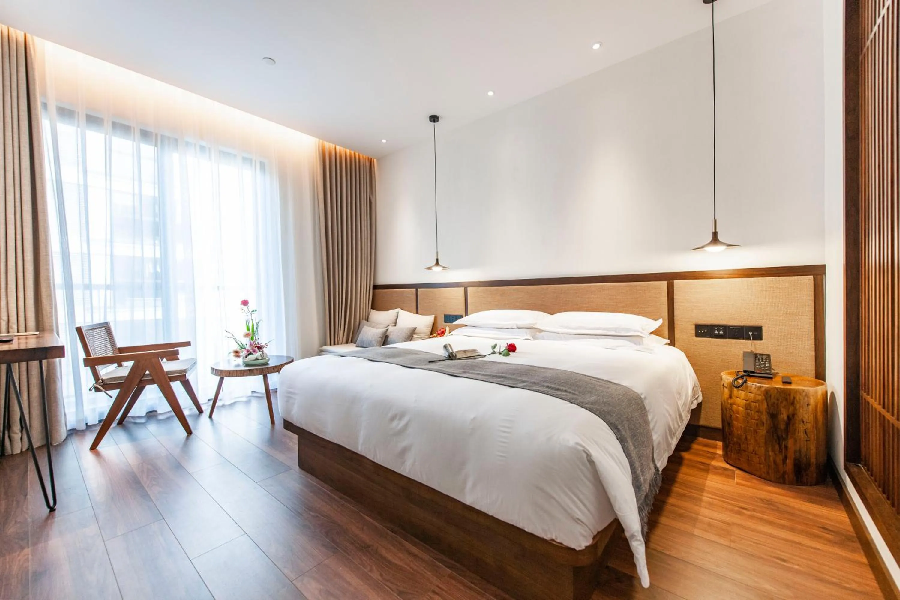 Bed in SSAW Boutique Hotel Hangzhou Liangyun