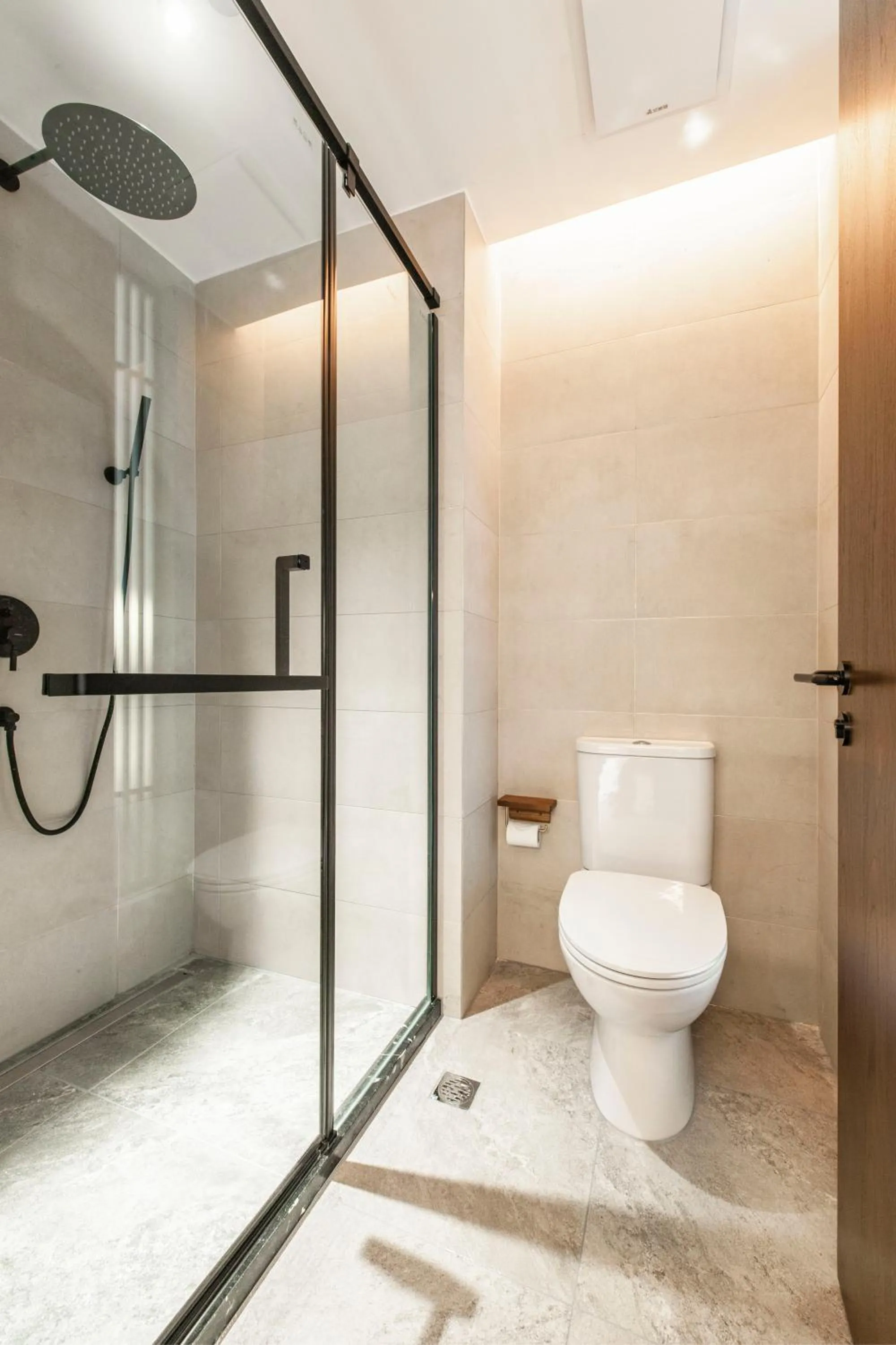 Shower in SSAW Boutique Hotel Hangzhou Liangyun