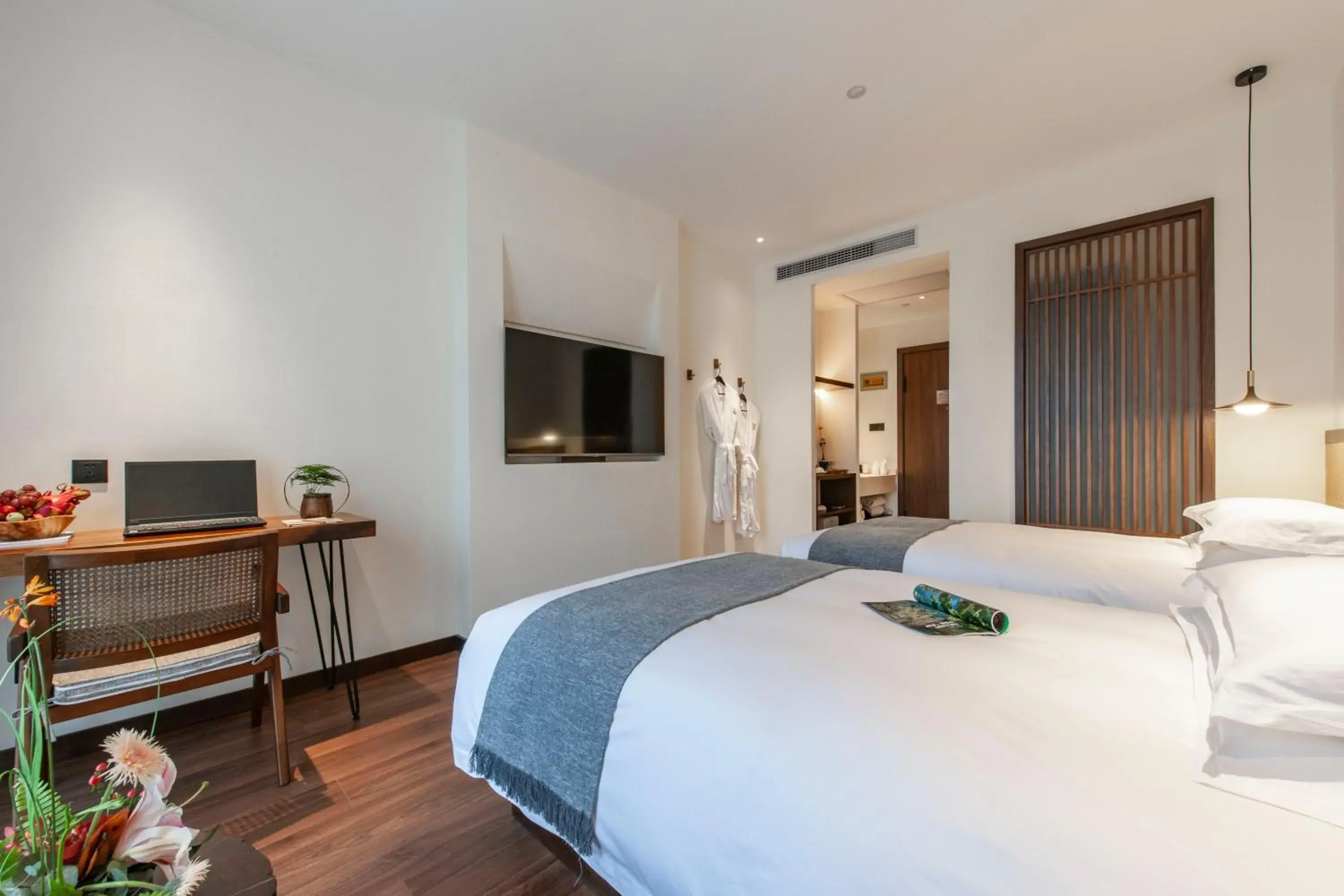 Deluxe Twin Room in SSAW Boutique Hotel Hangzhou Liangyun Deluxe Twin Room in SSAW Boutique Hotel Hangzhou Liangyun