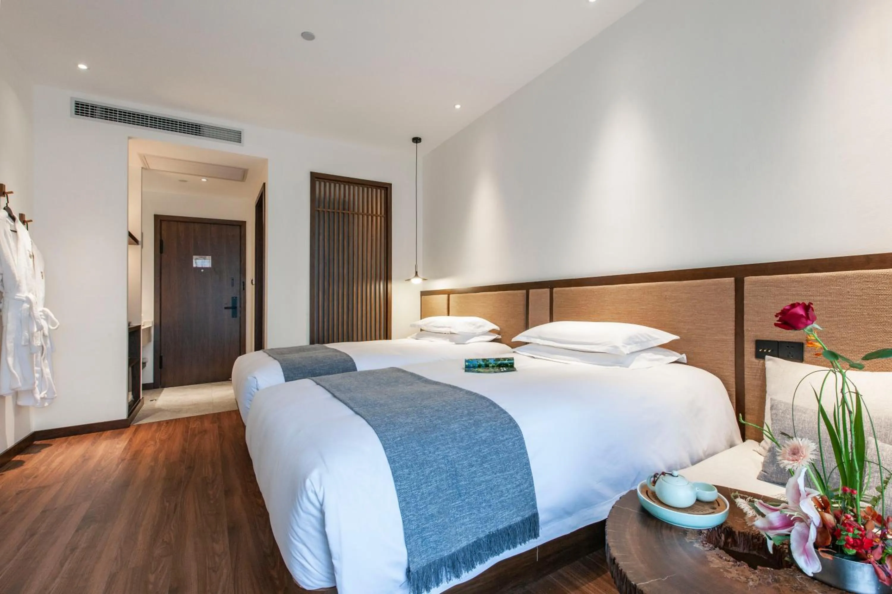 Bed in SSAW Boutique Hotel Hangzhou Liangyun