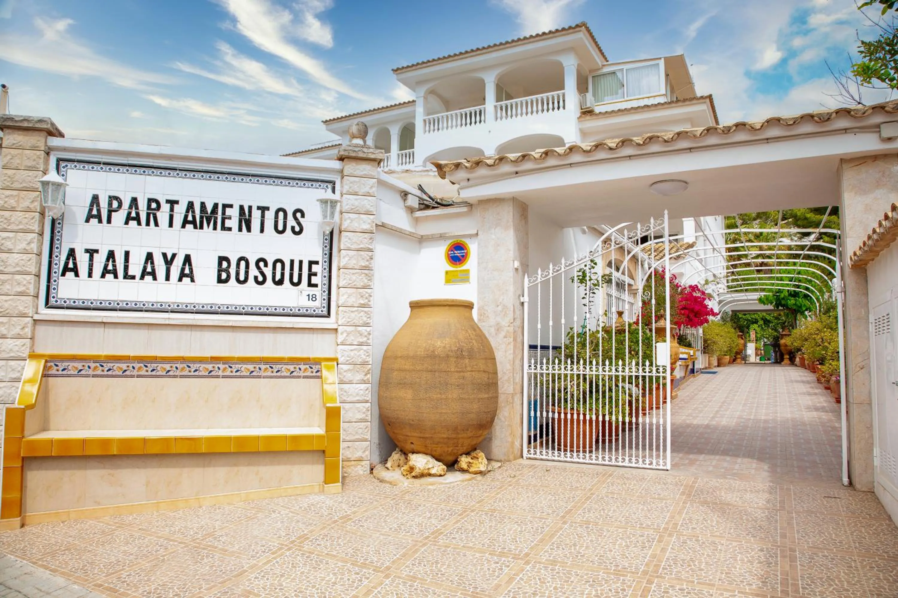 Property building in Atalaya Bosque Apartamentos