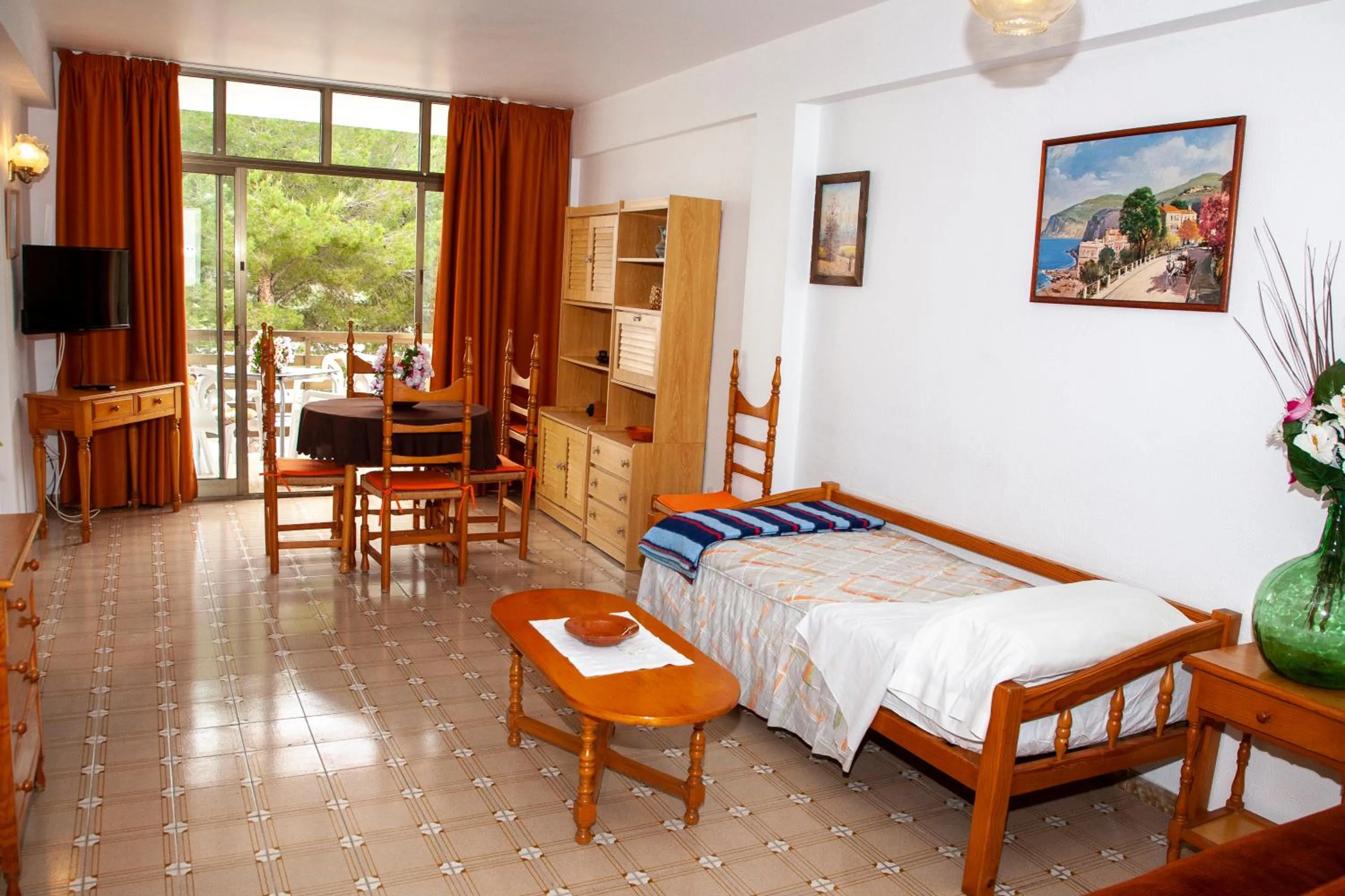 Living room, Bed in Bon Aire Apartamentos