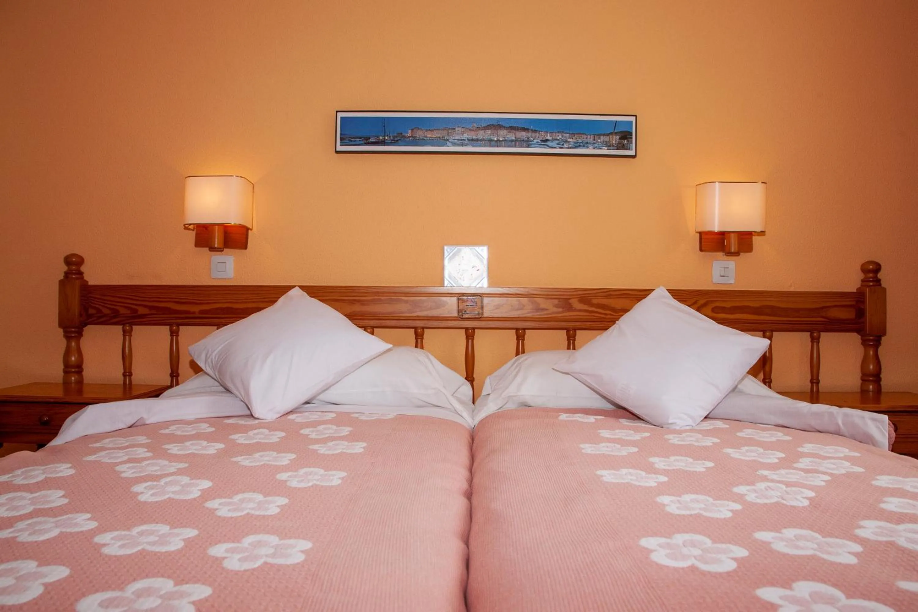 Bedroom, Bed in Bon Aire Apartamentos