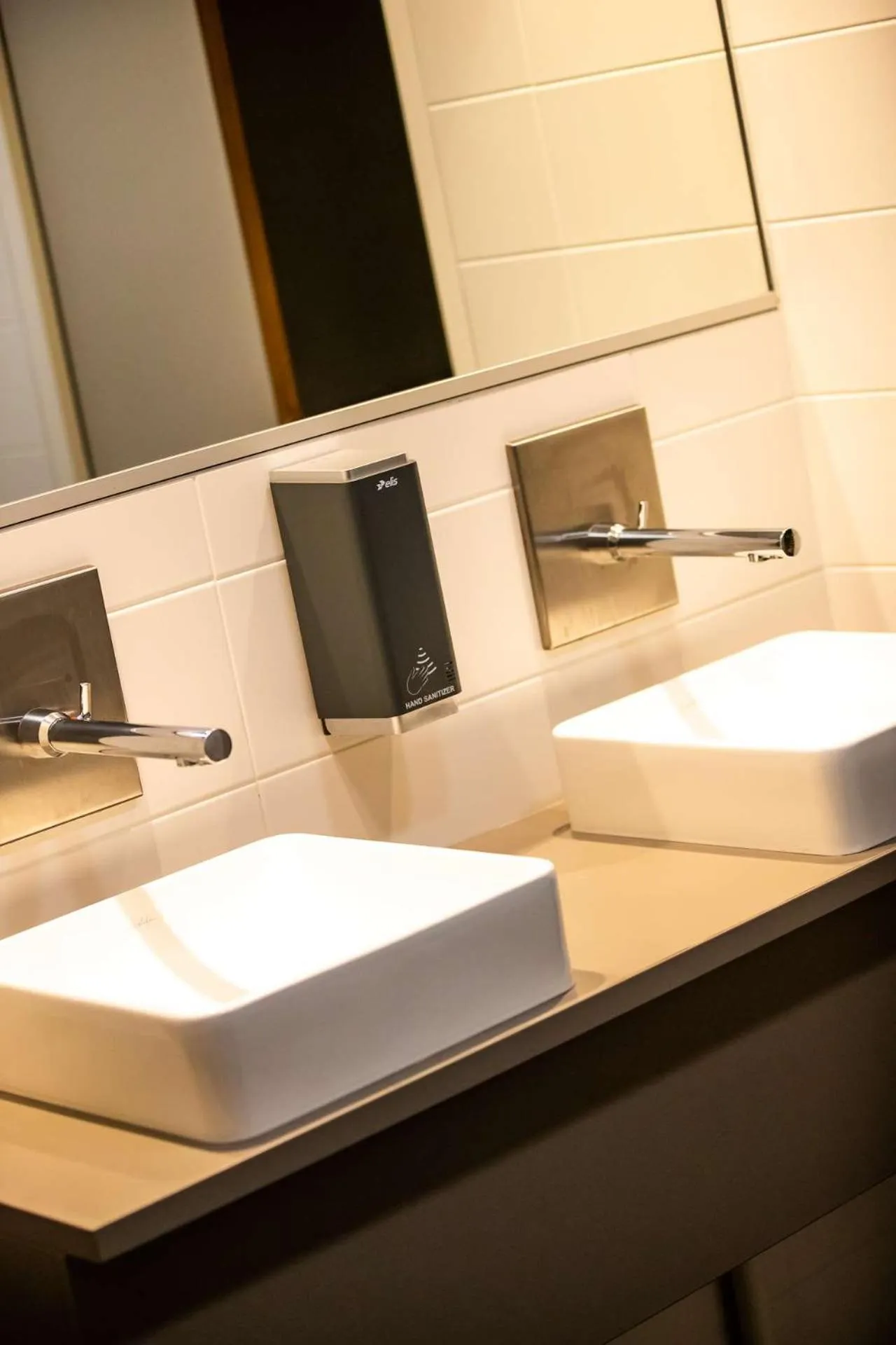 Bathroom in Brit Hotel Eden SPA Honfleur