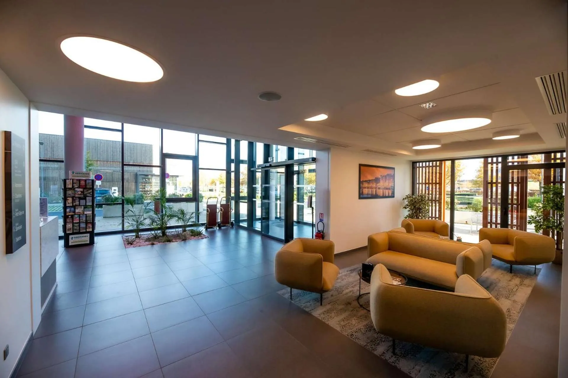 Lobby or reception in Brit Hotel Eden SPA Honfleur