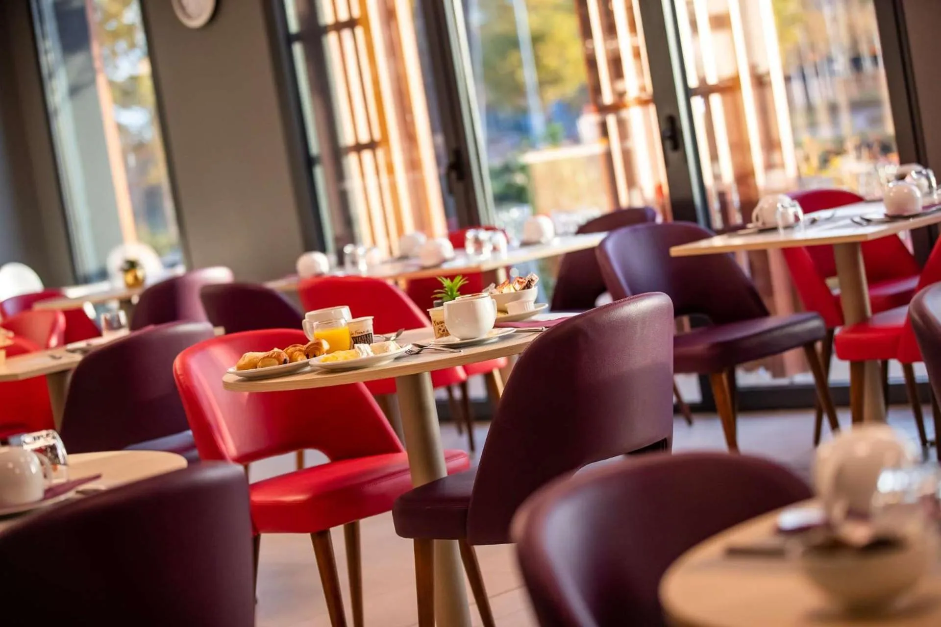 Restaurant/places to eat in Brit Hotel Eden SPA Honfleur