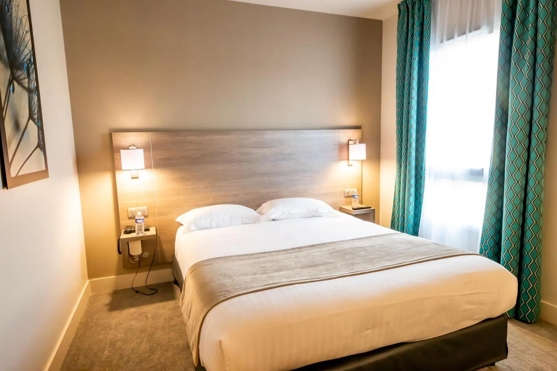 Bed in Brit Hotel Eden SPA Honfleur