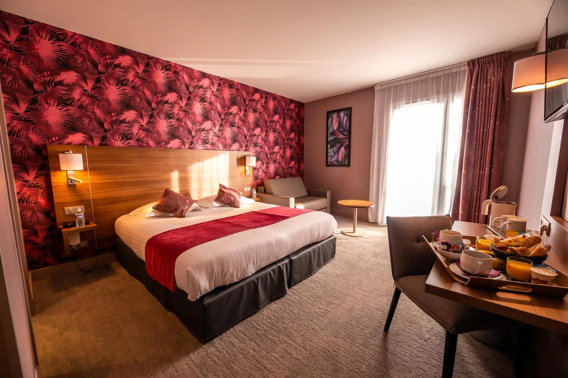 Photo of the whole room, Bed in Brit Hotel Eden SPA Honfleur