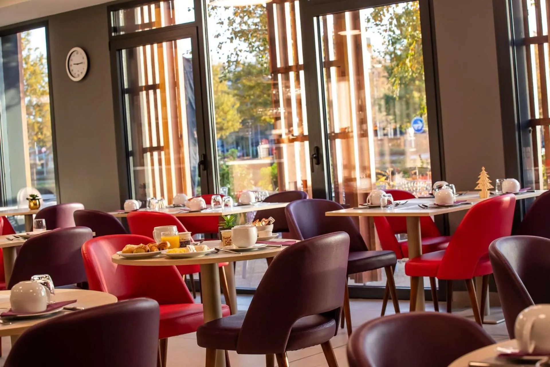 Restaurant/places to eat in Brit Hotel Eden SPA Honfleur