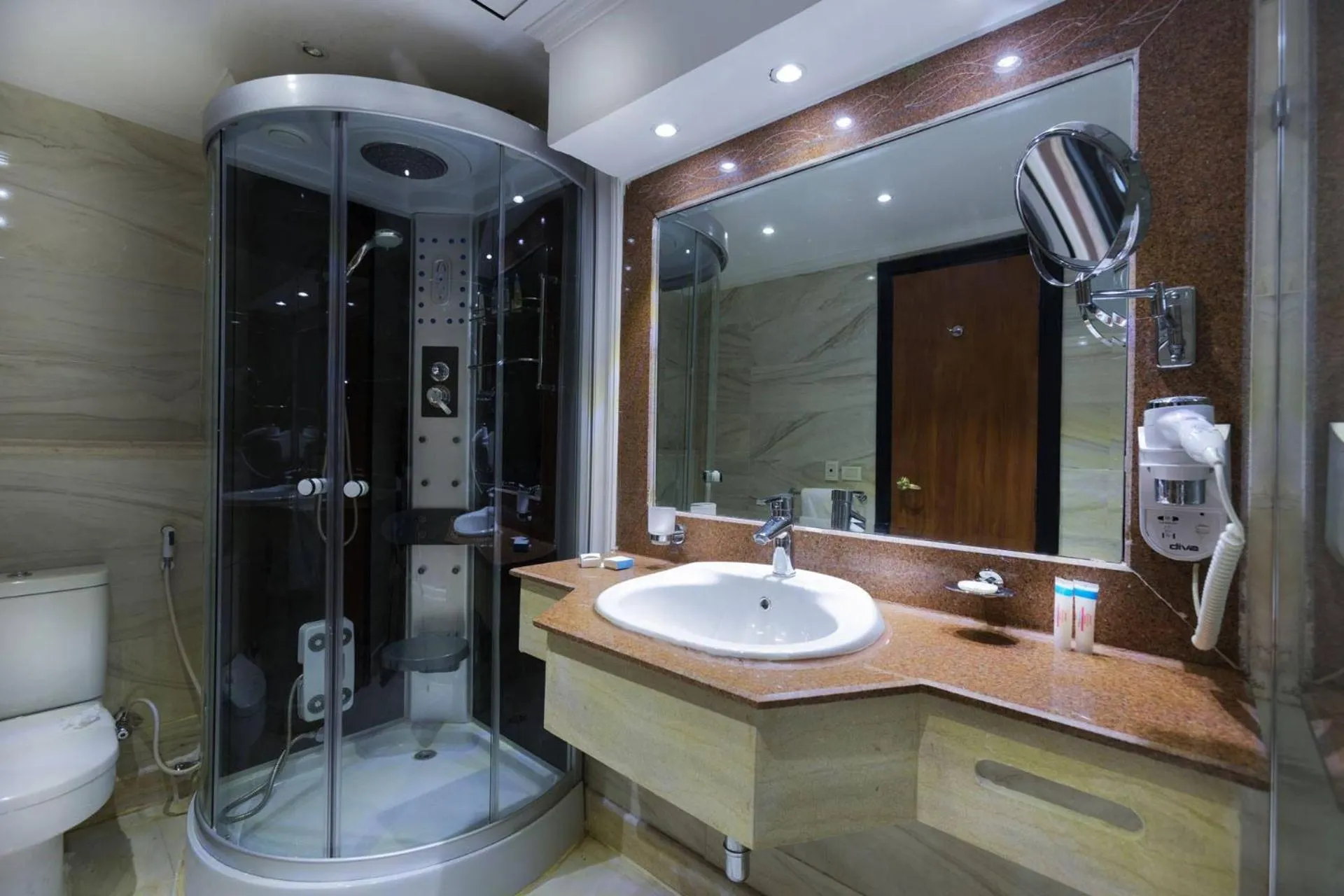 Bathroom in Paradise Home City Stars