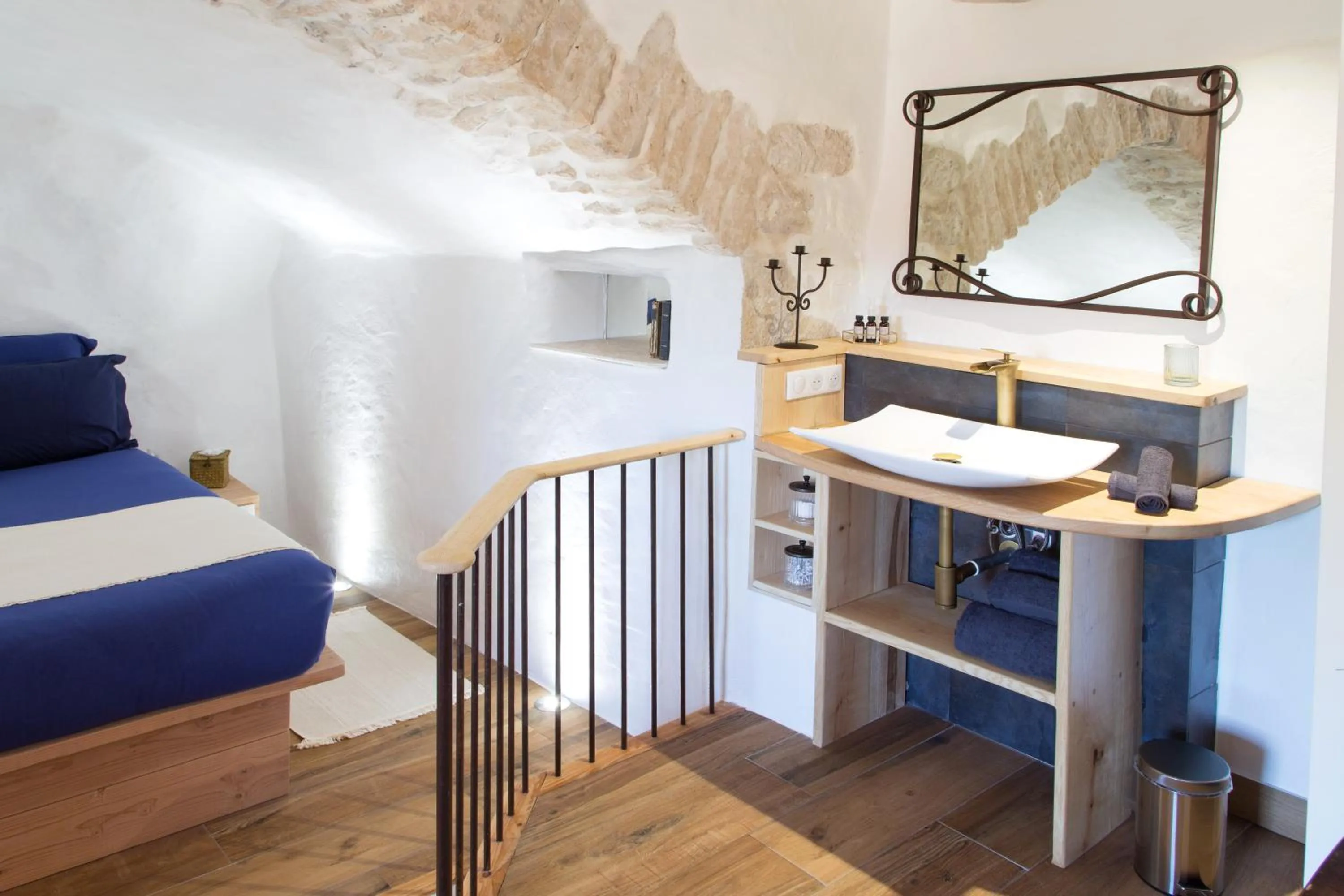 Bed in Maison Lapopie chambres et gîte