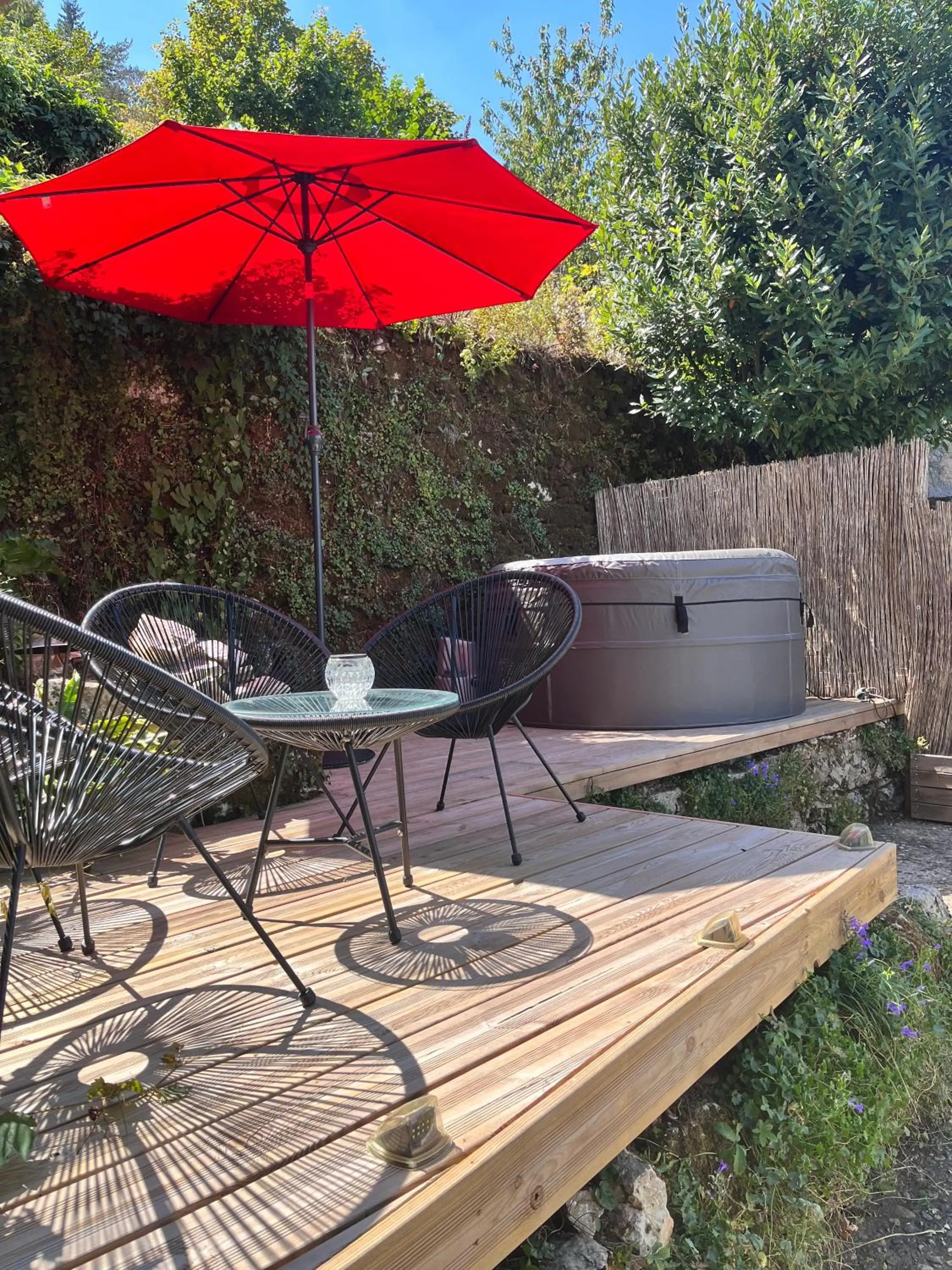 Hot Tub in Maison Lapopie chambres et gîte