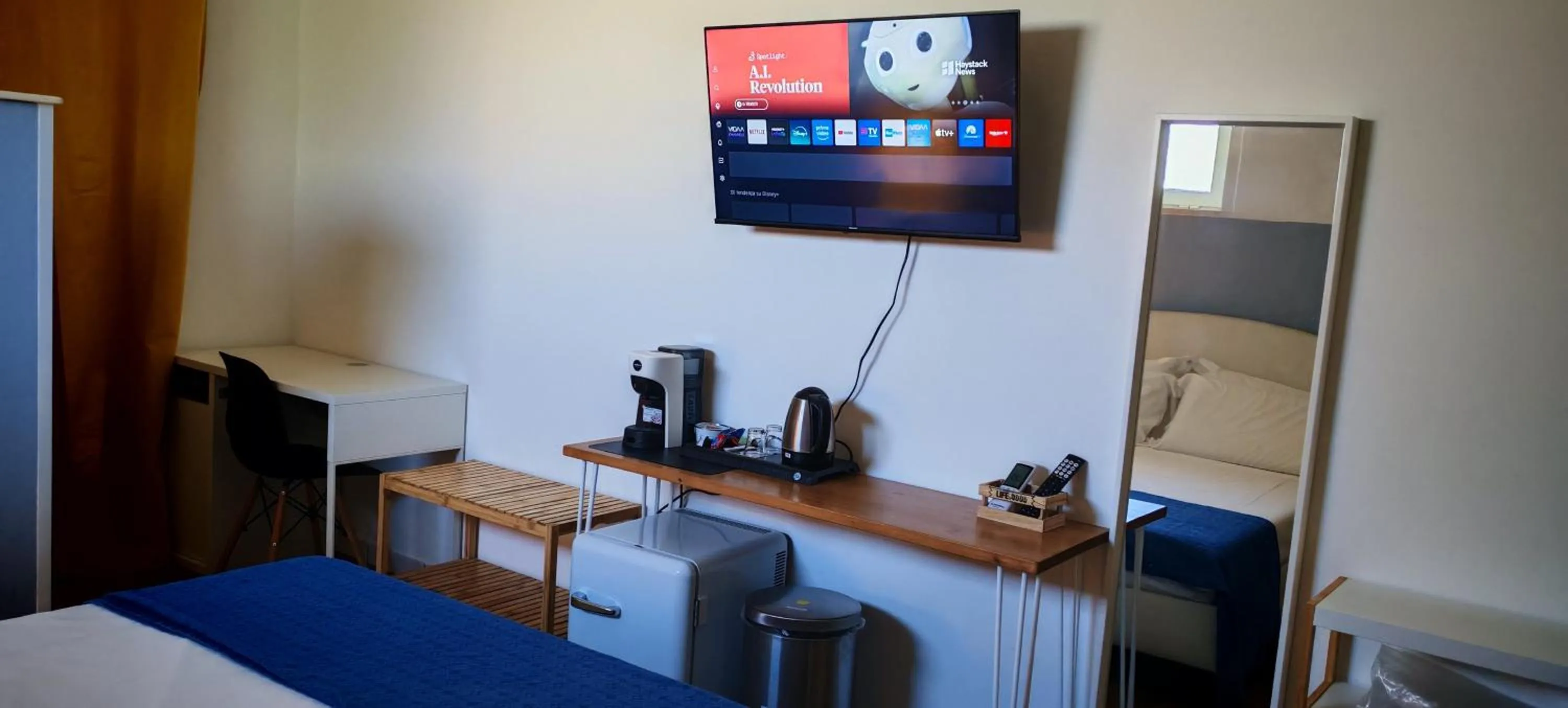 TV and multimedia, Bed in B&B SMARTFIT HOUSE - Room & Relax in Pescara