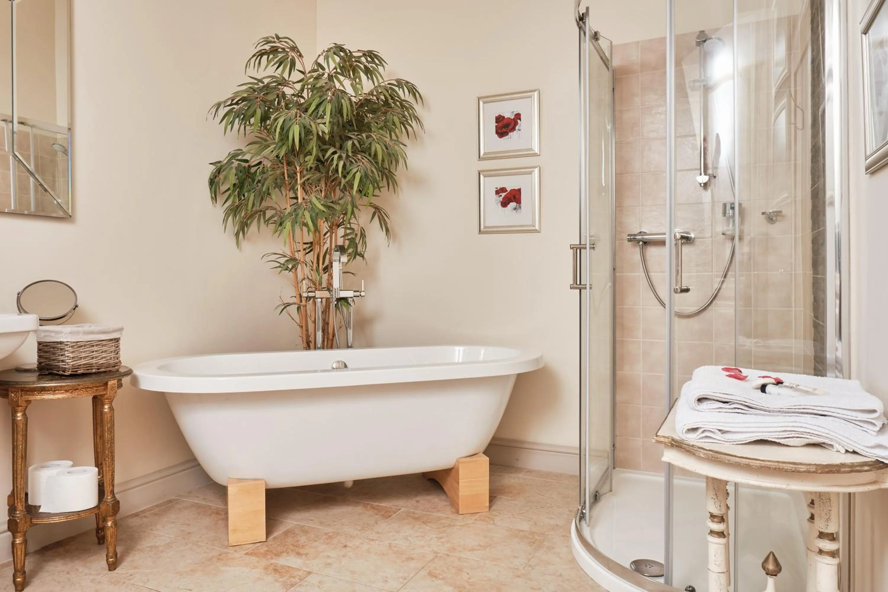 Bath in Bridge House Barn