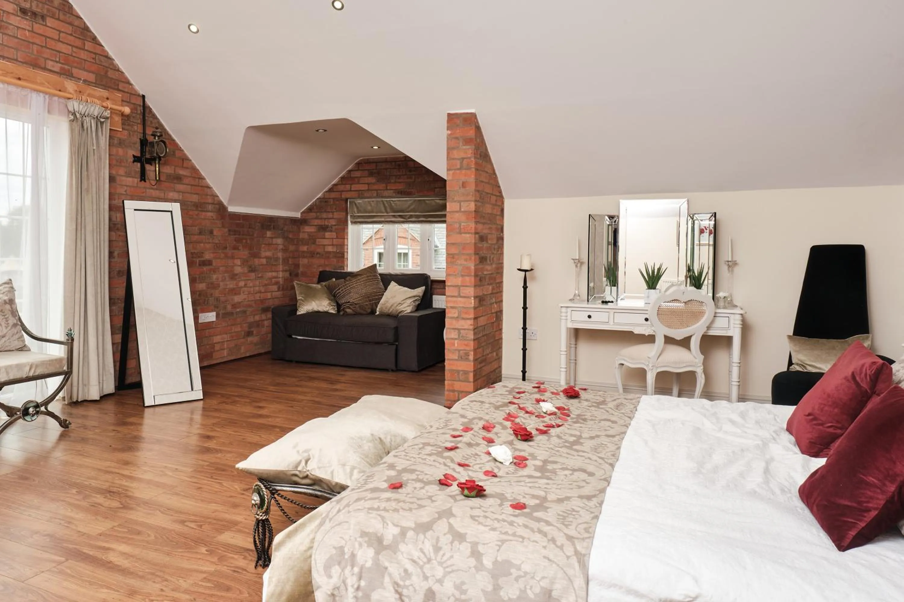 Photo of the whole room, Bed in Bridge House Barn