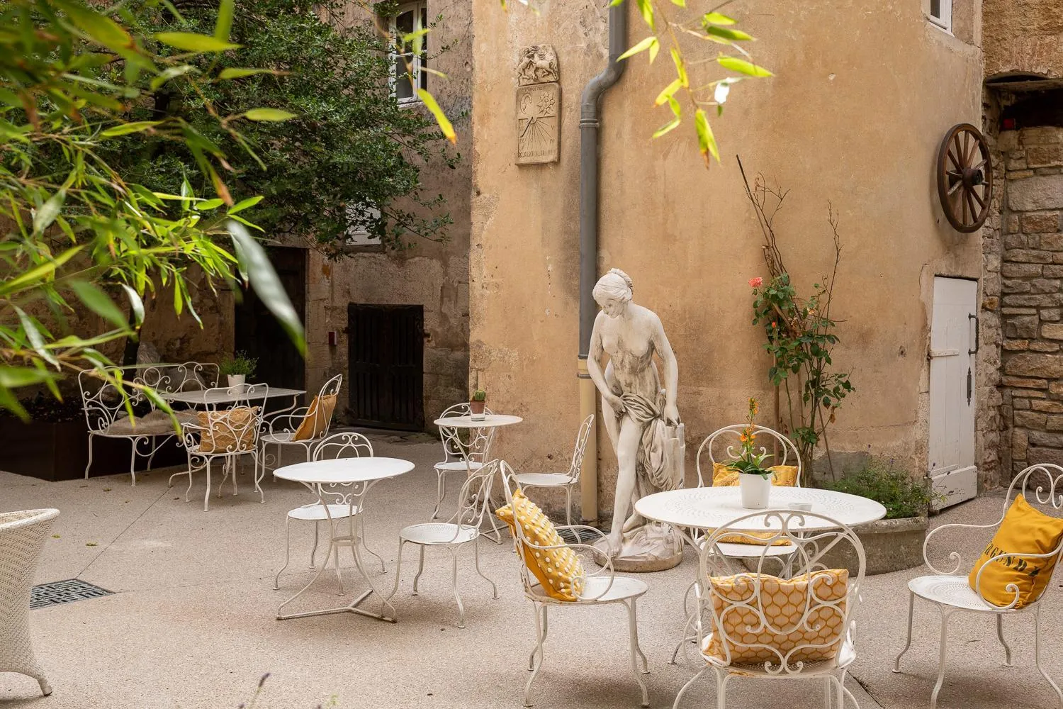 Patio in Les Remparts Hôtels et Demeures Historiques
