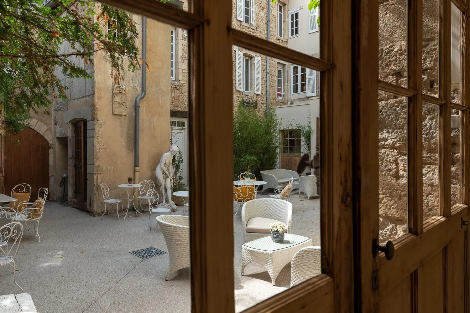 Inner courtyard view in Les Remparts Hôtels et Demeures Historiques