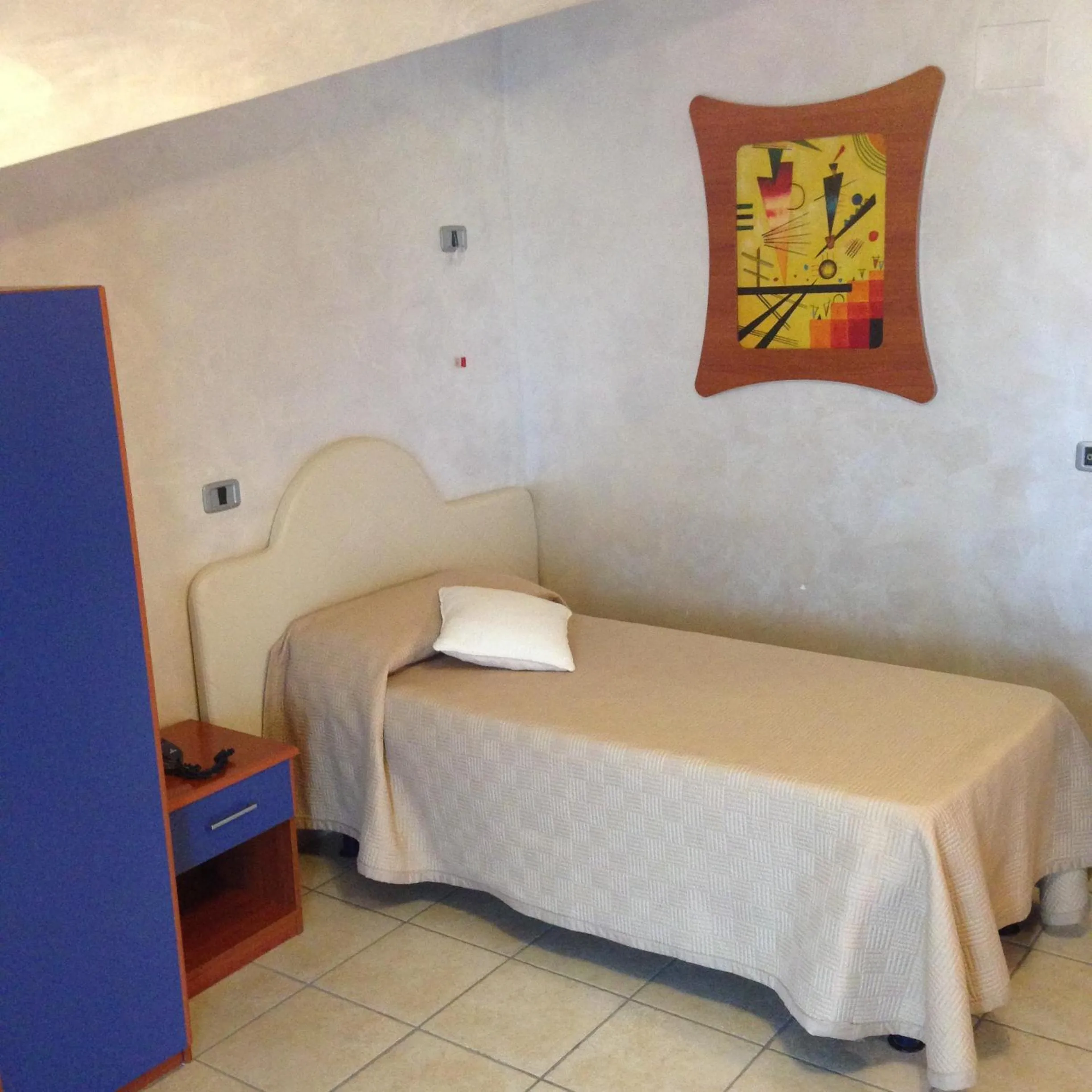 Bed in Tea Palace Hotel