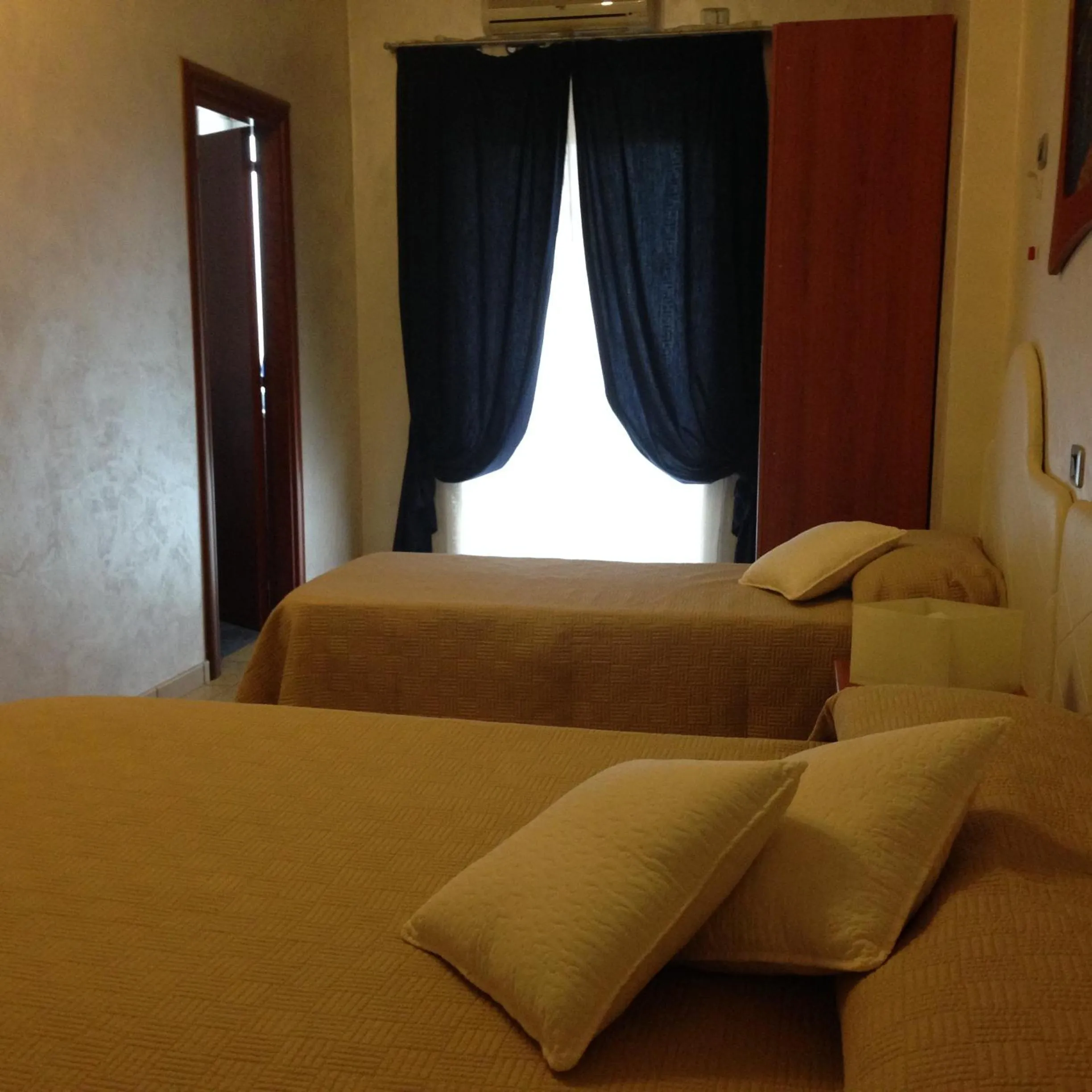 Bed in Tea Palace Hotel