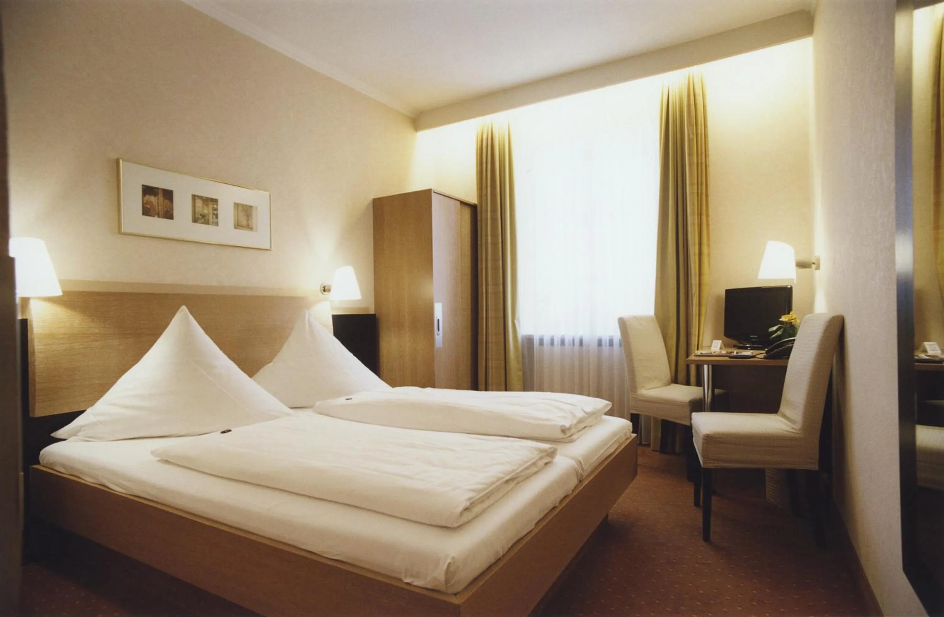 Day, Bed in Hotel Jedermann