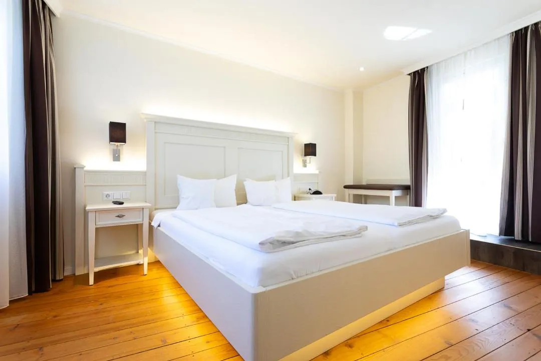 Bedroom, Bed in Romantik Hotel zur Sonne