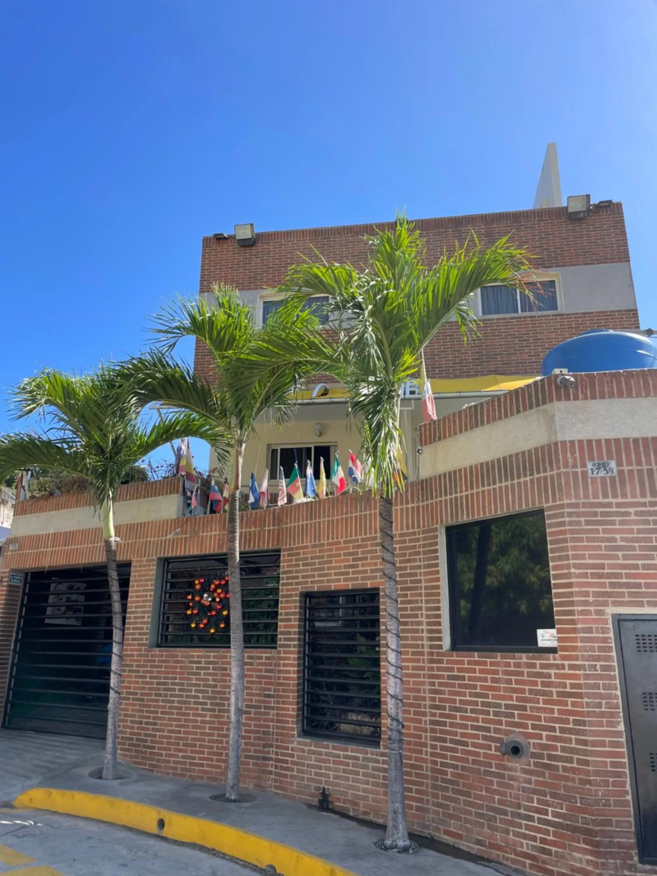 Property building in HOTEL MUEVETE POR VARGAS