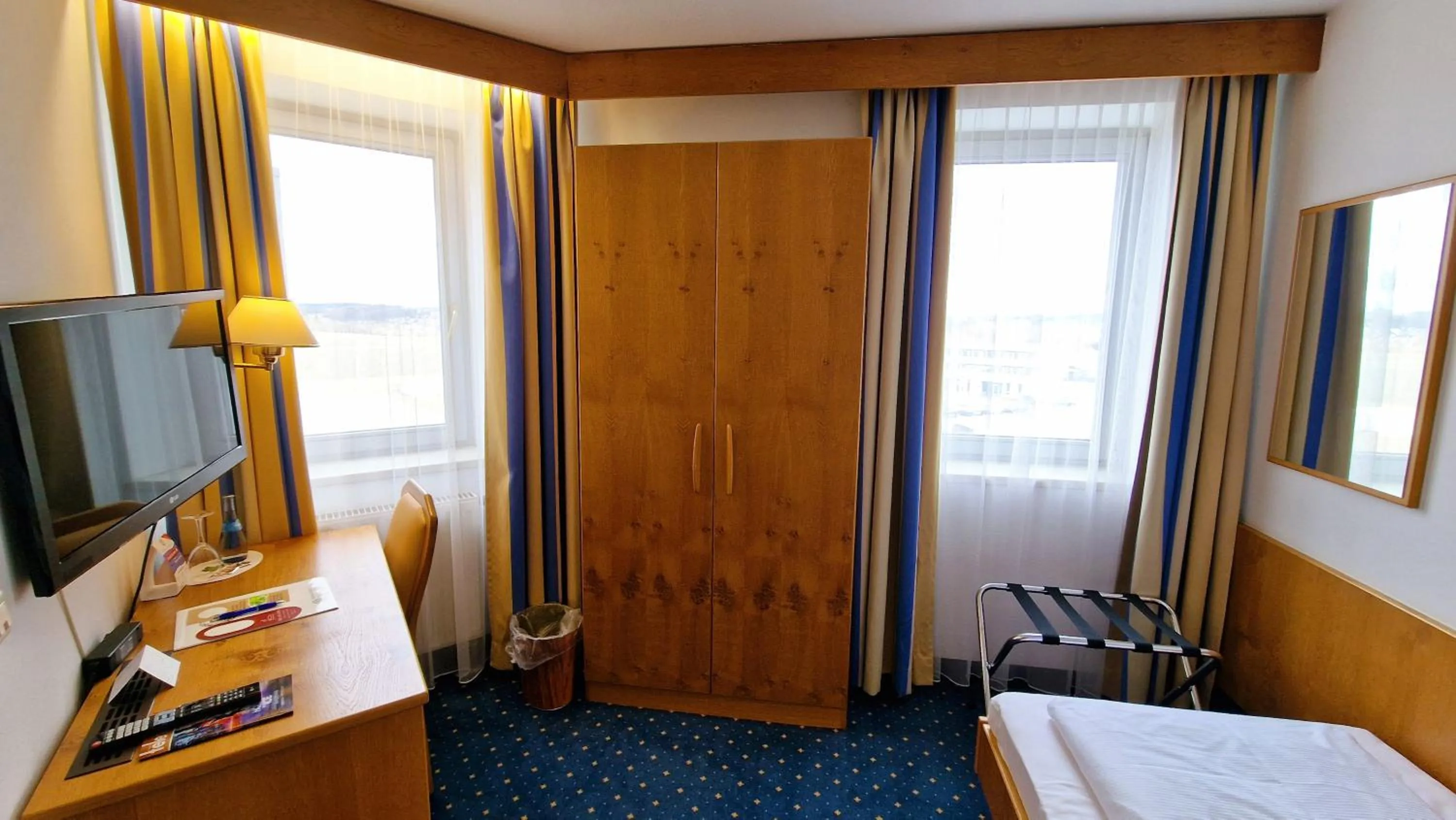 Photo of the whole room, Bed in Hotel Fortuna Reutlingen-Tübingen