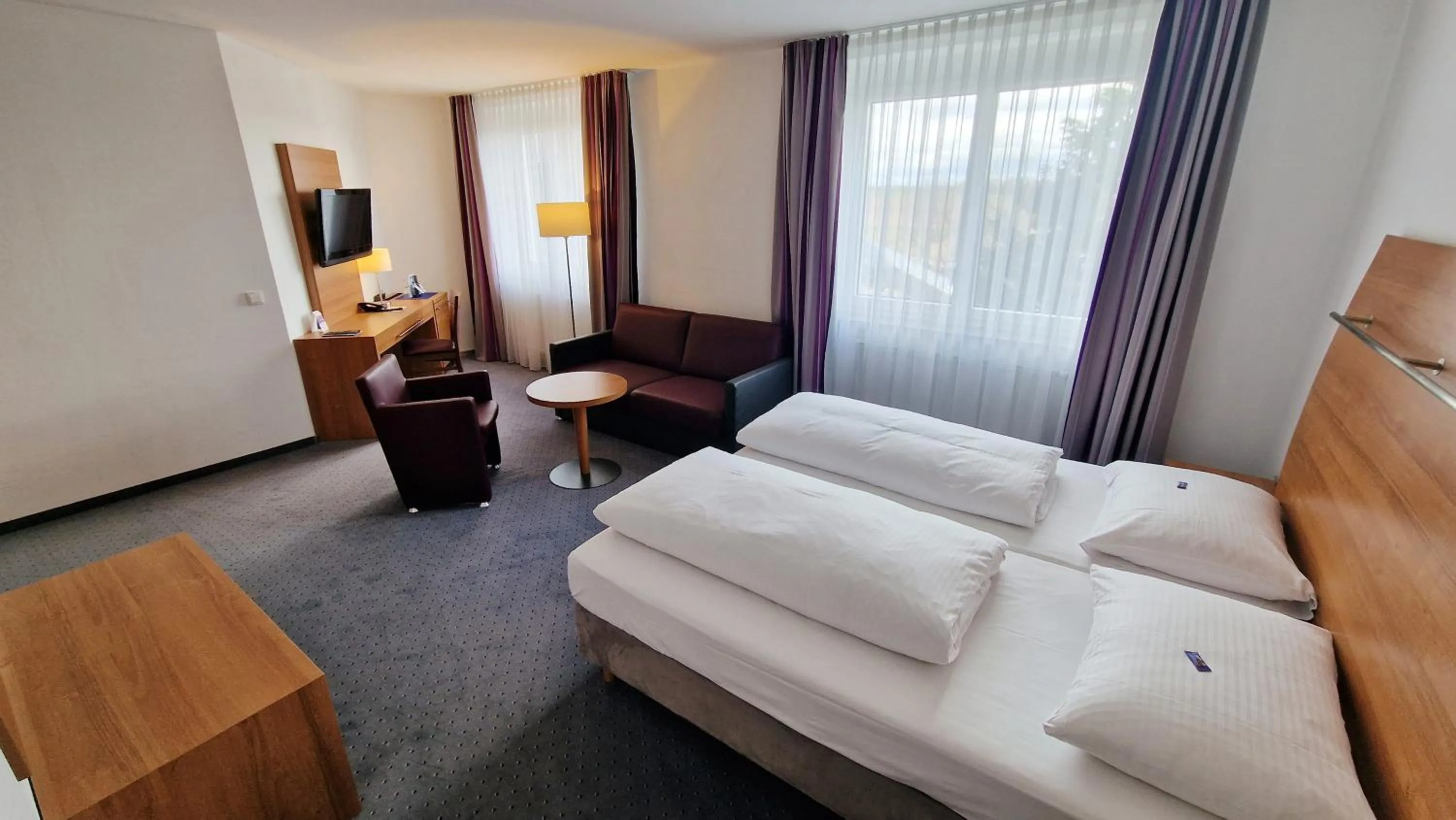 Photo of the whole room, Bed in Hotel Fortuna Reutlingen-Tübingen
