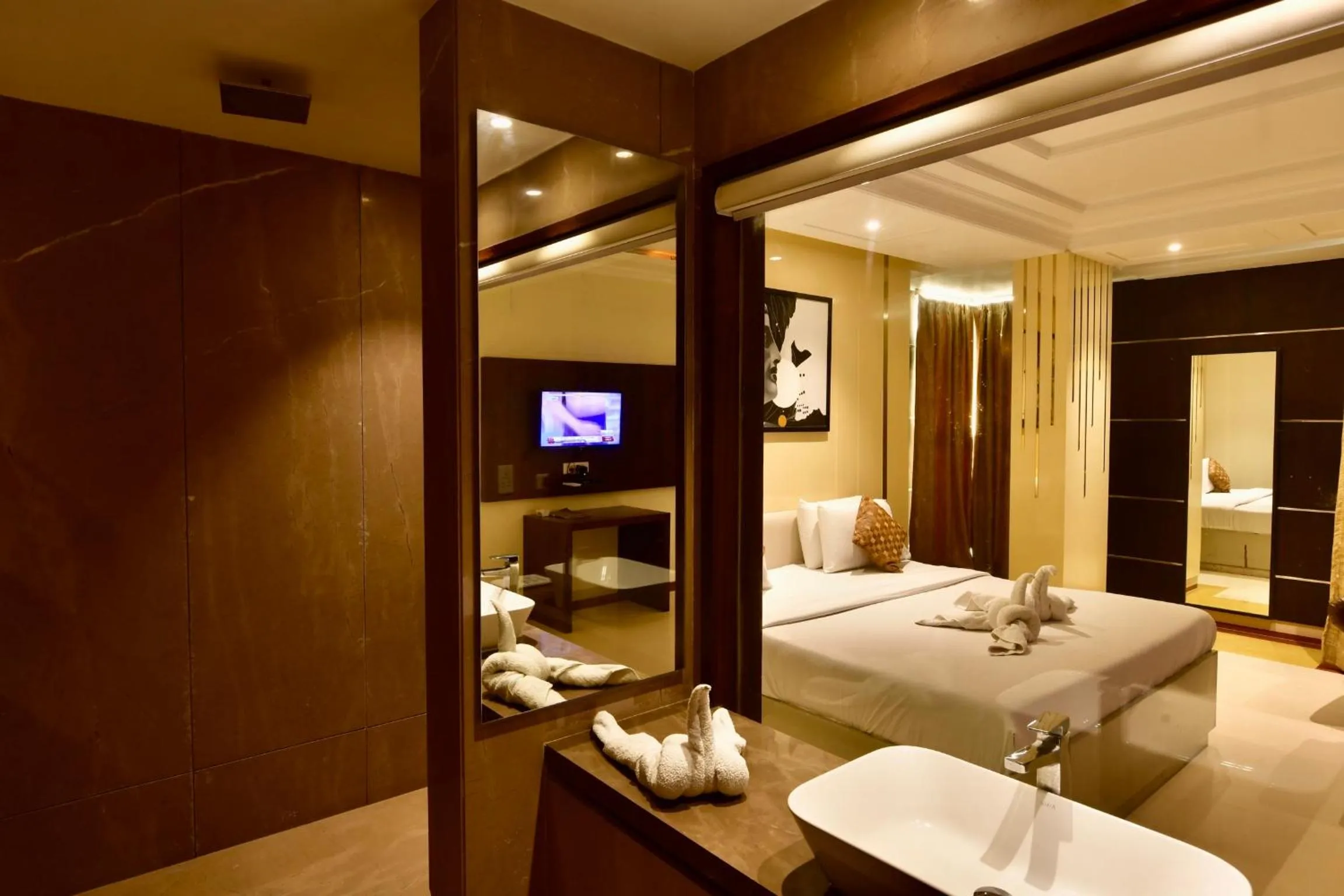 Bathroom, Bed in Hotel Bhoomivilas
