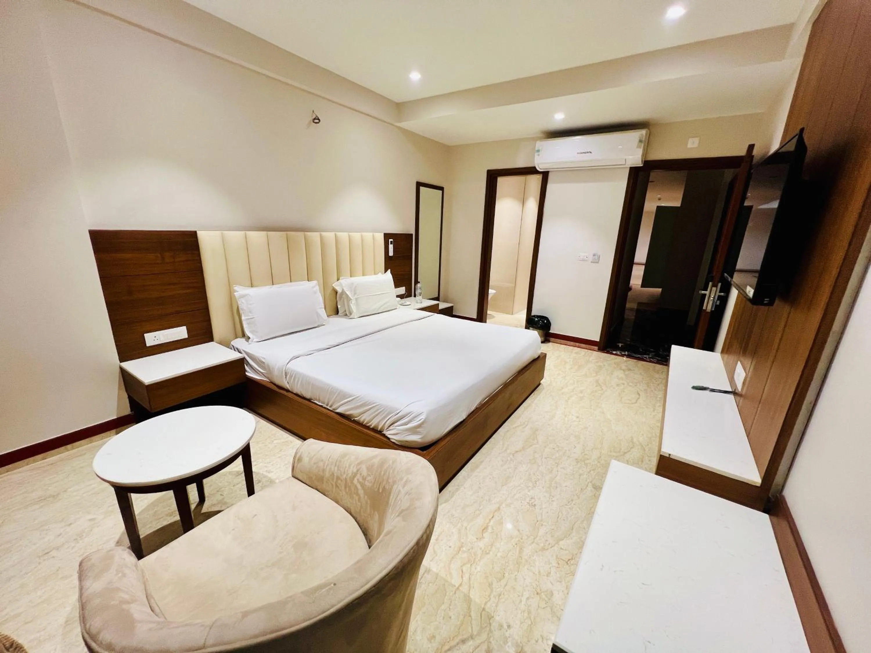 TV and multimedia, Bed in Hotel Bhoomivilas