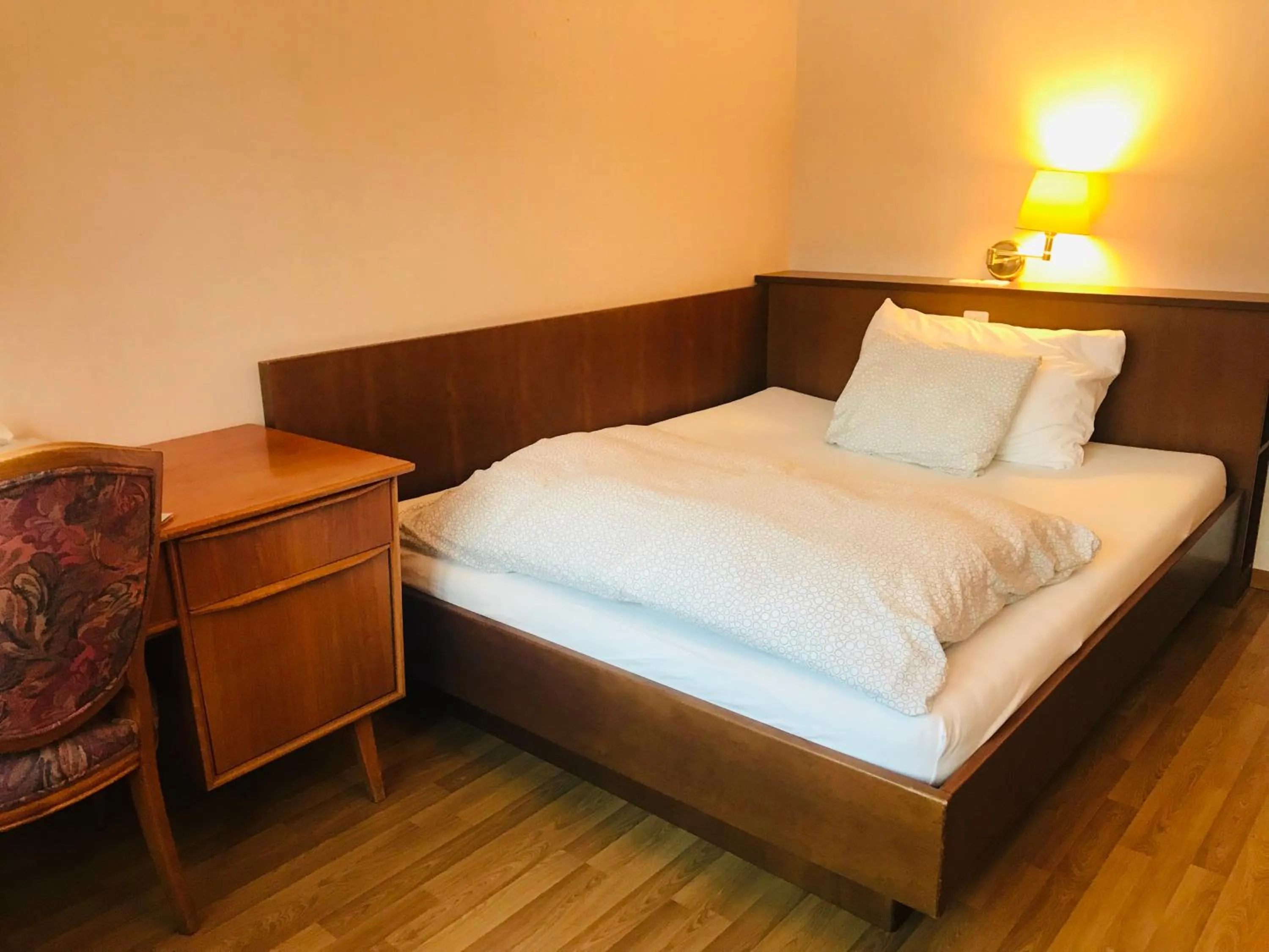 Bed in Parkhotel Bellevue Budget