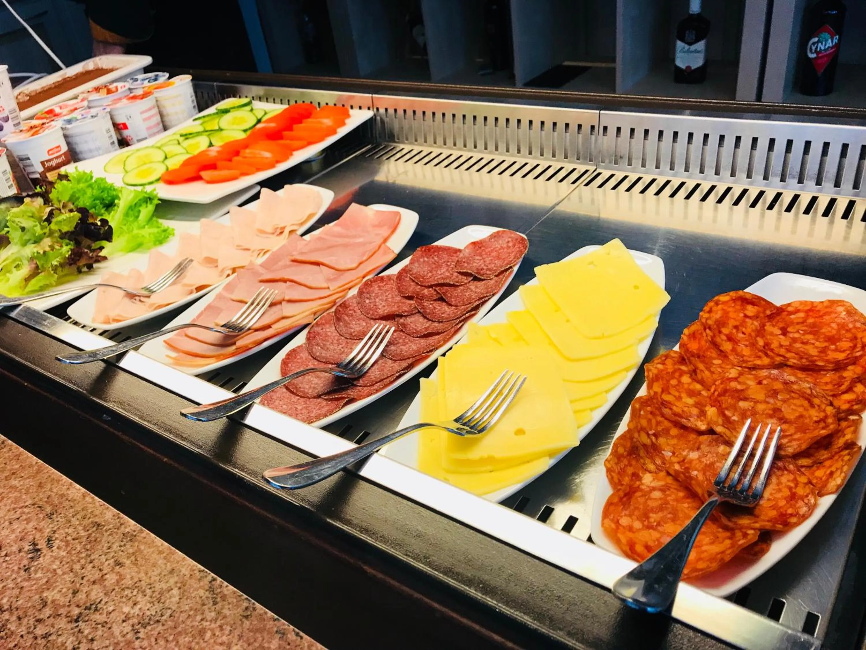 Buffet breakfast in Parkhotel Bellevue Budget