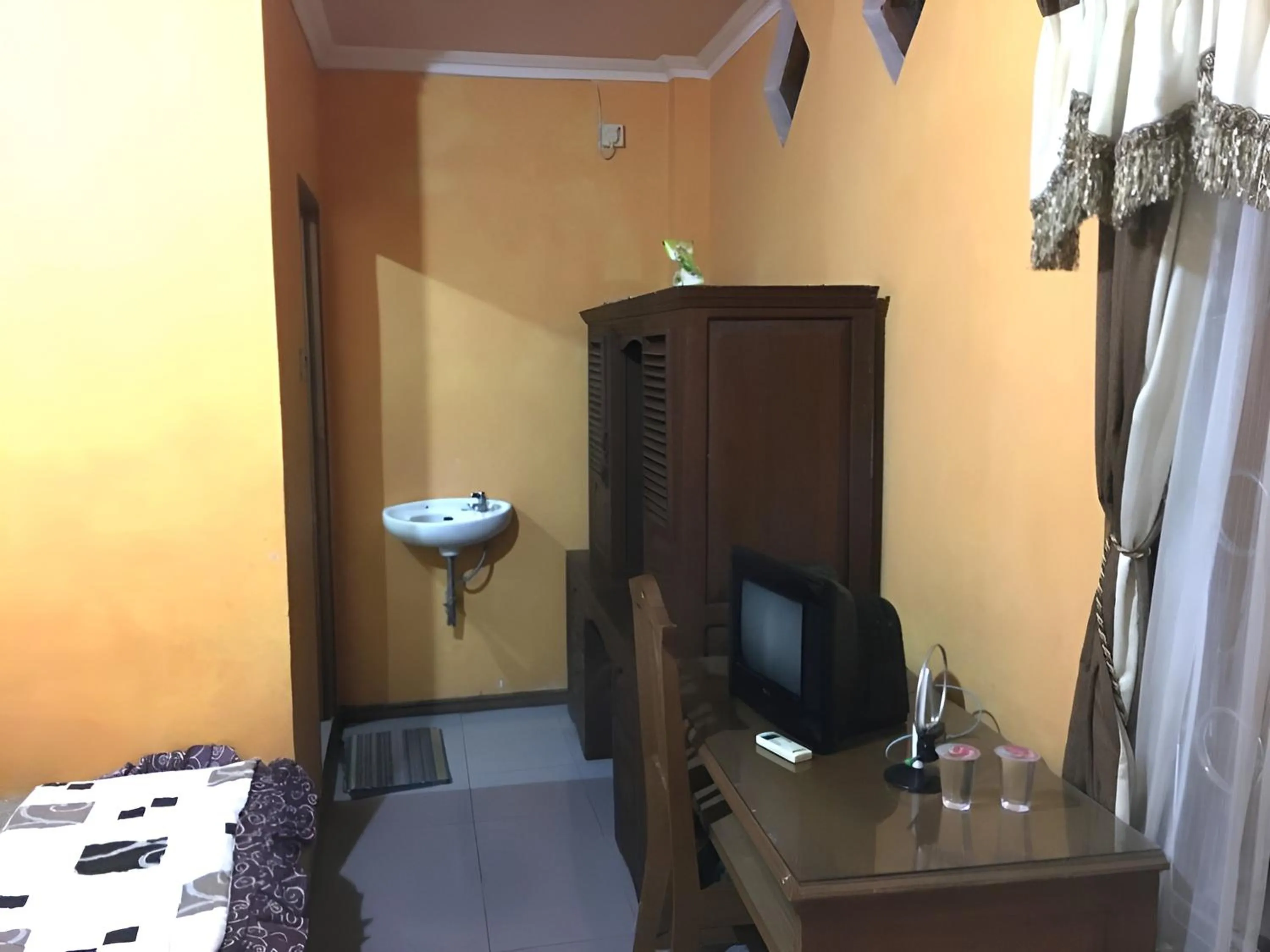 Bed in Hotel Alami near Alun-Alun Klaten