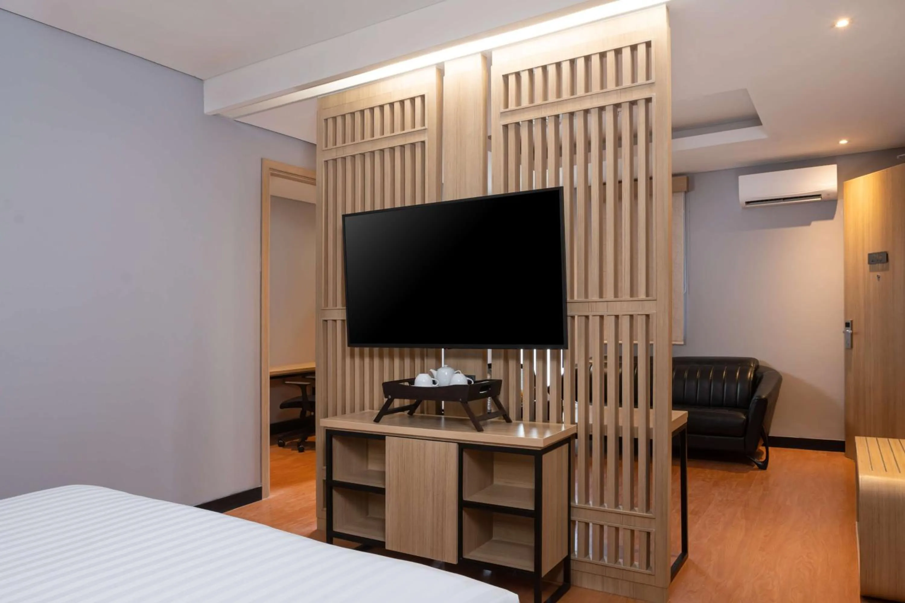 TV and multimedia, Bed in BATIQA Hotel Jayapura