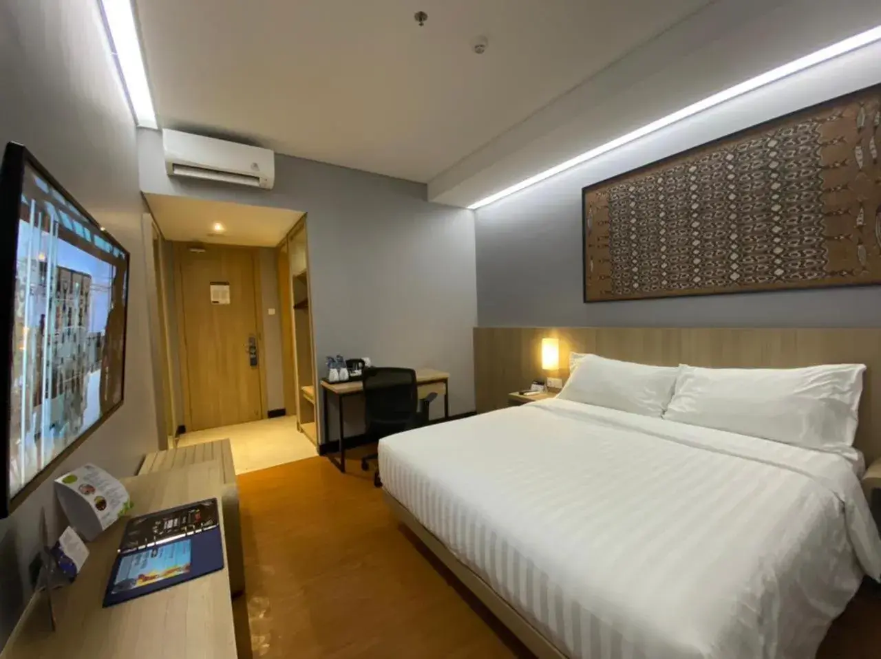 Superior Double Room with Shower Only - Non-Smoking in BATIQA Hotel Jayapura Superior Double Room with Shower Only - Non-Smoking in BATIQA Hotel Jayapura