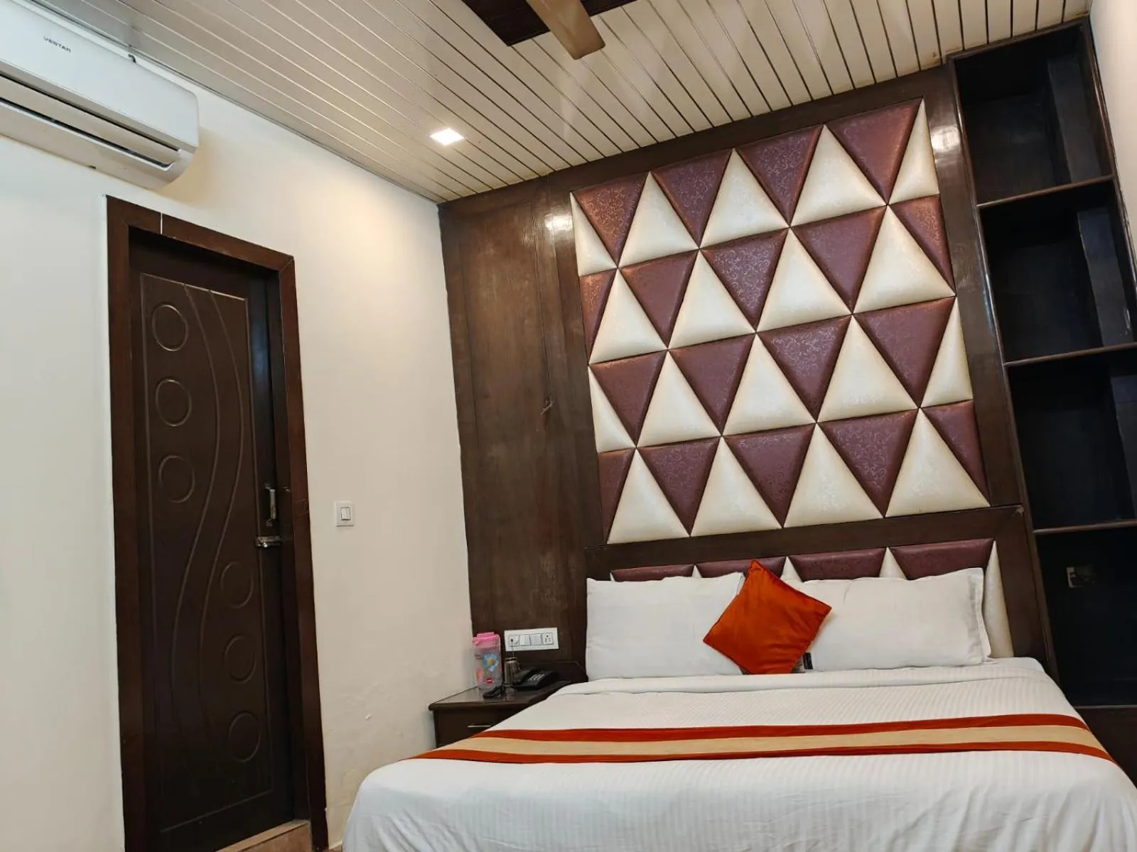 Bedroom, Bed in TRPOTELS Sudarshan