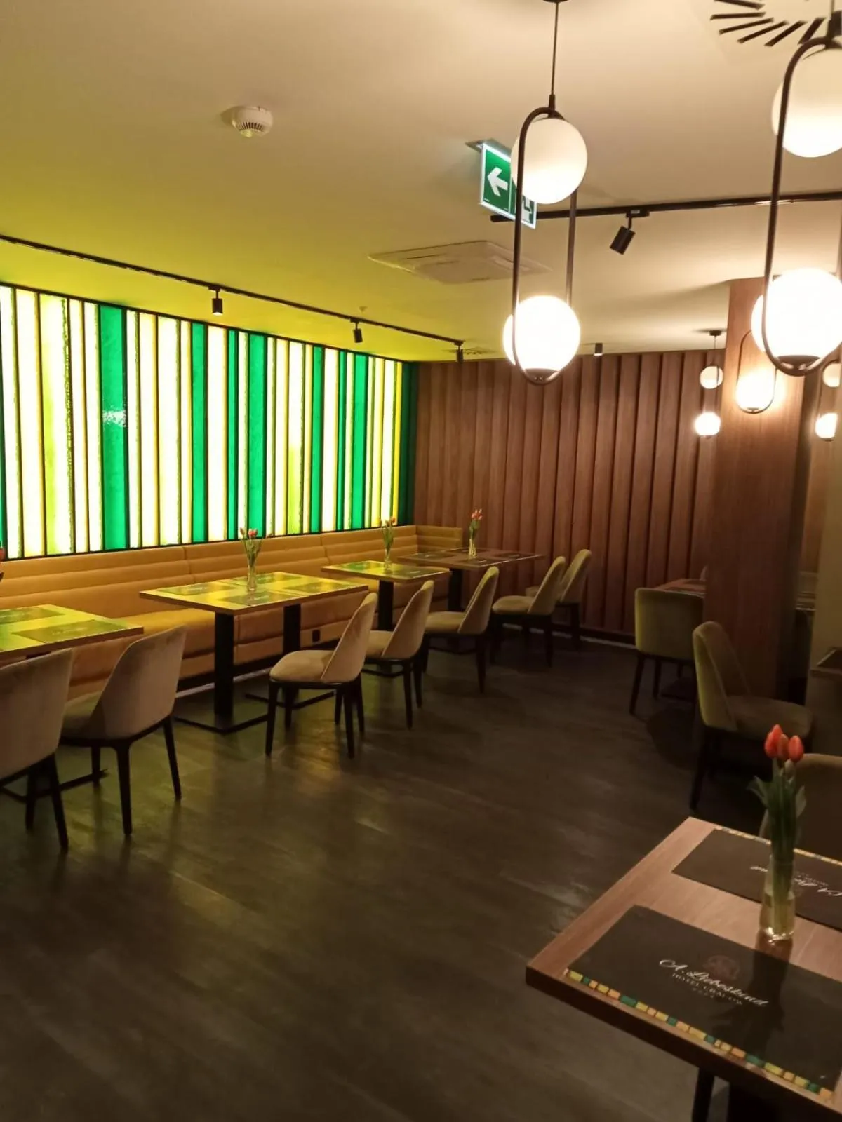 Restaurant/places to eat in Liebeskind Boutique Hotel Old Town