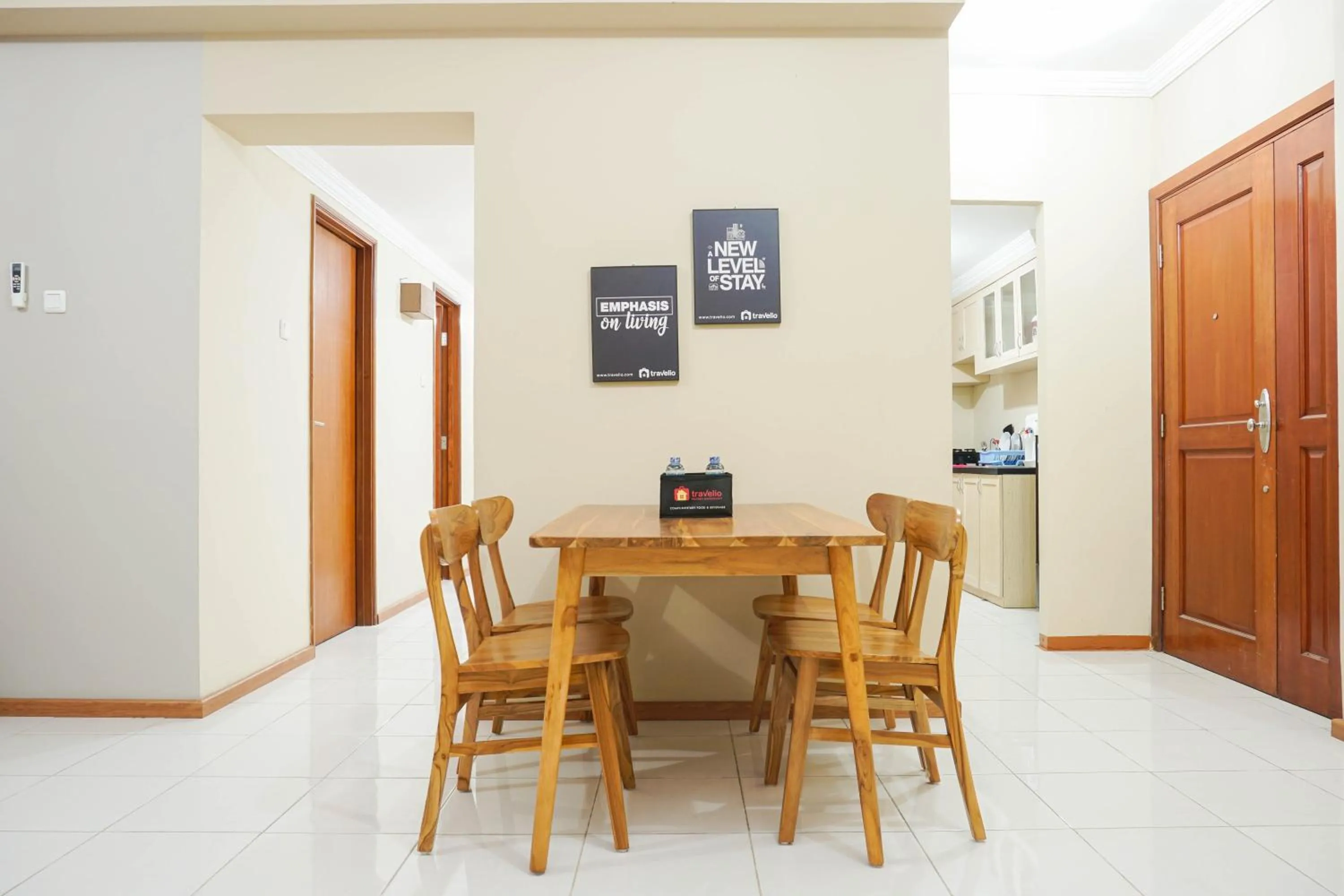 Dining area in Spacious 3BR Residence at Grand Palace Kemayoran Apartment By Travelio