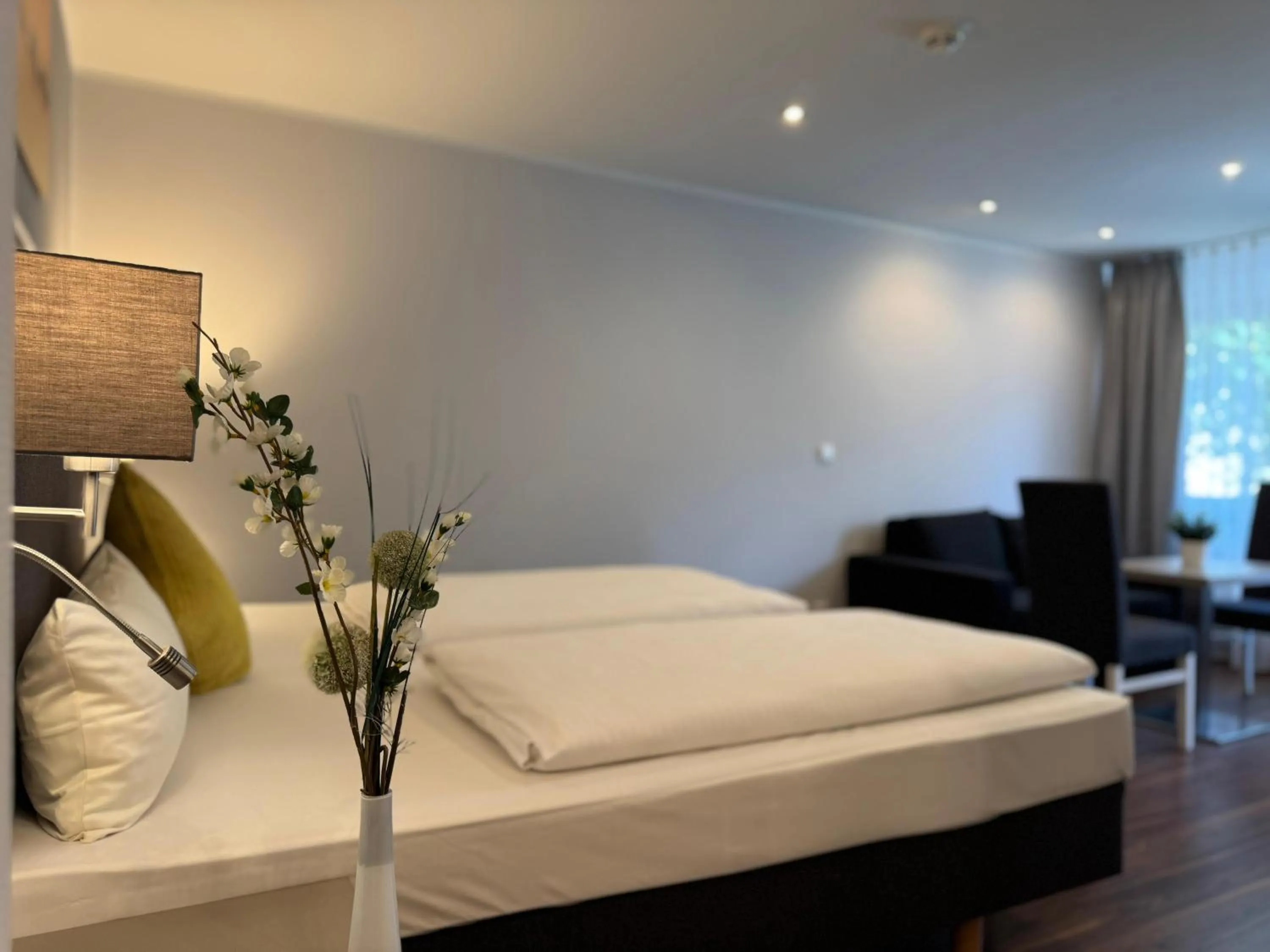 Bedroom, Bed in Mirage City Hotel Stuttgart Zentrum