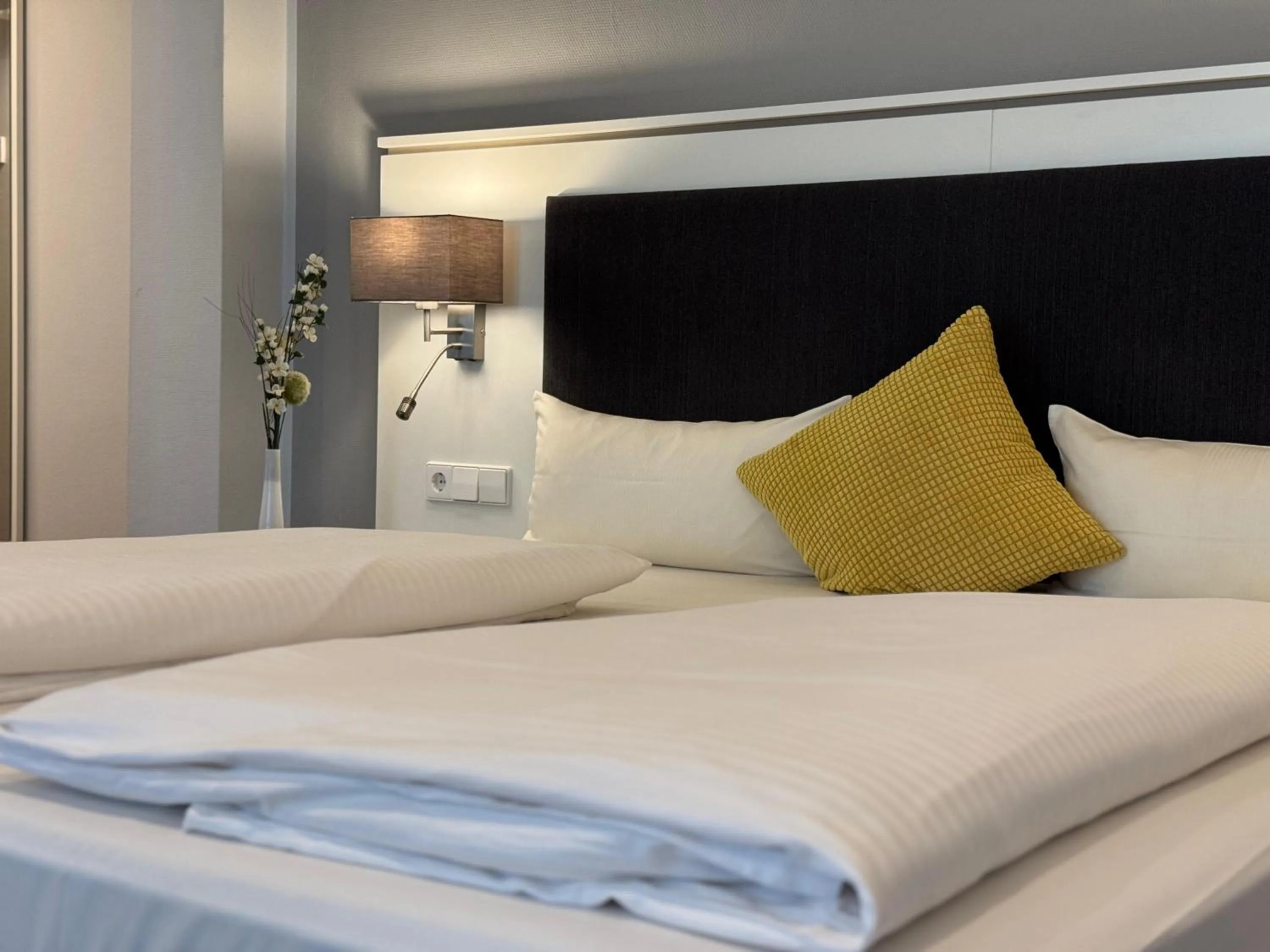 Bed in Mirage City Hotel Stuttgart Zentrum