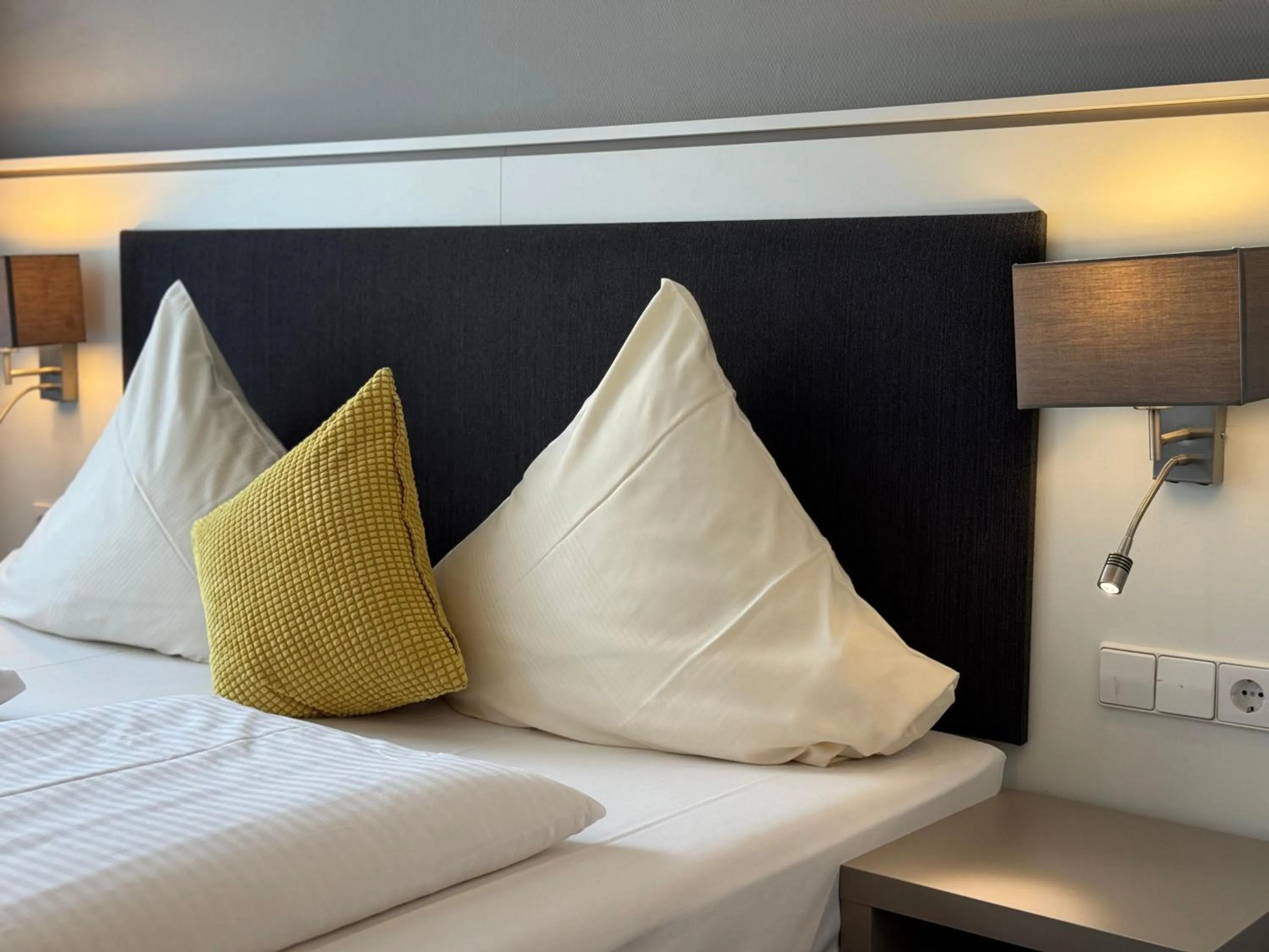 Bed in Mirage City Hotel Stuttgart Zentrum