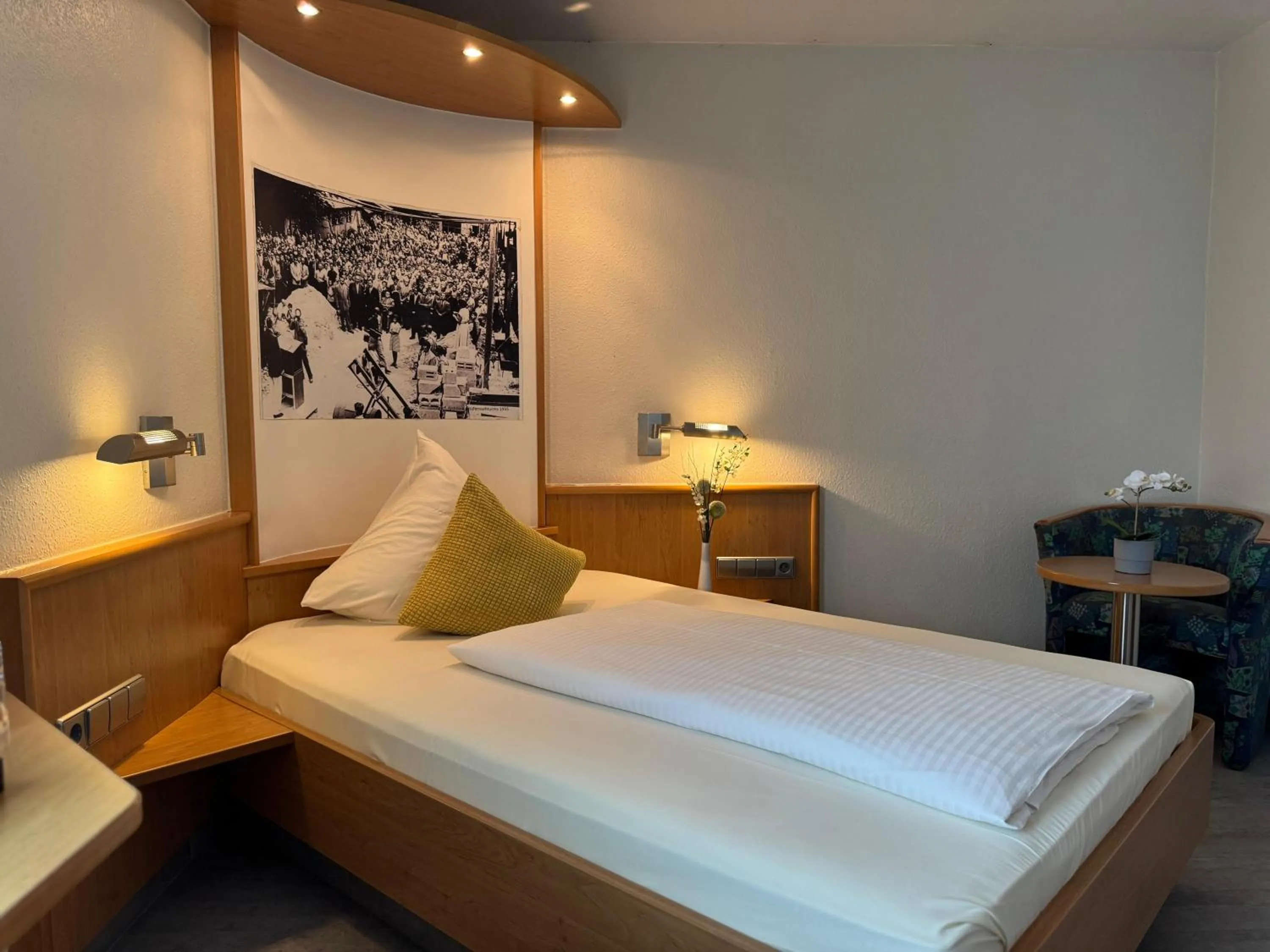 Bed in Mirage City Hotel Stuttgart Zentrum