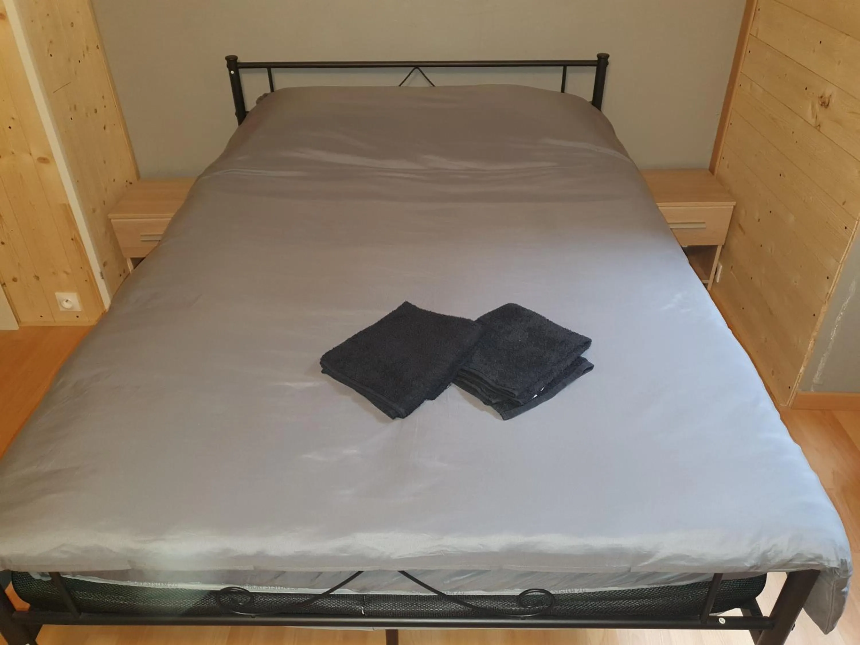 Bedroom, Bed in Appartement VanSuly