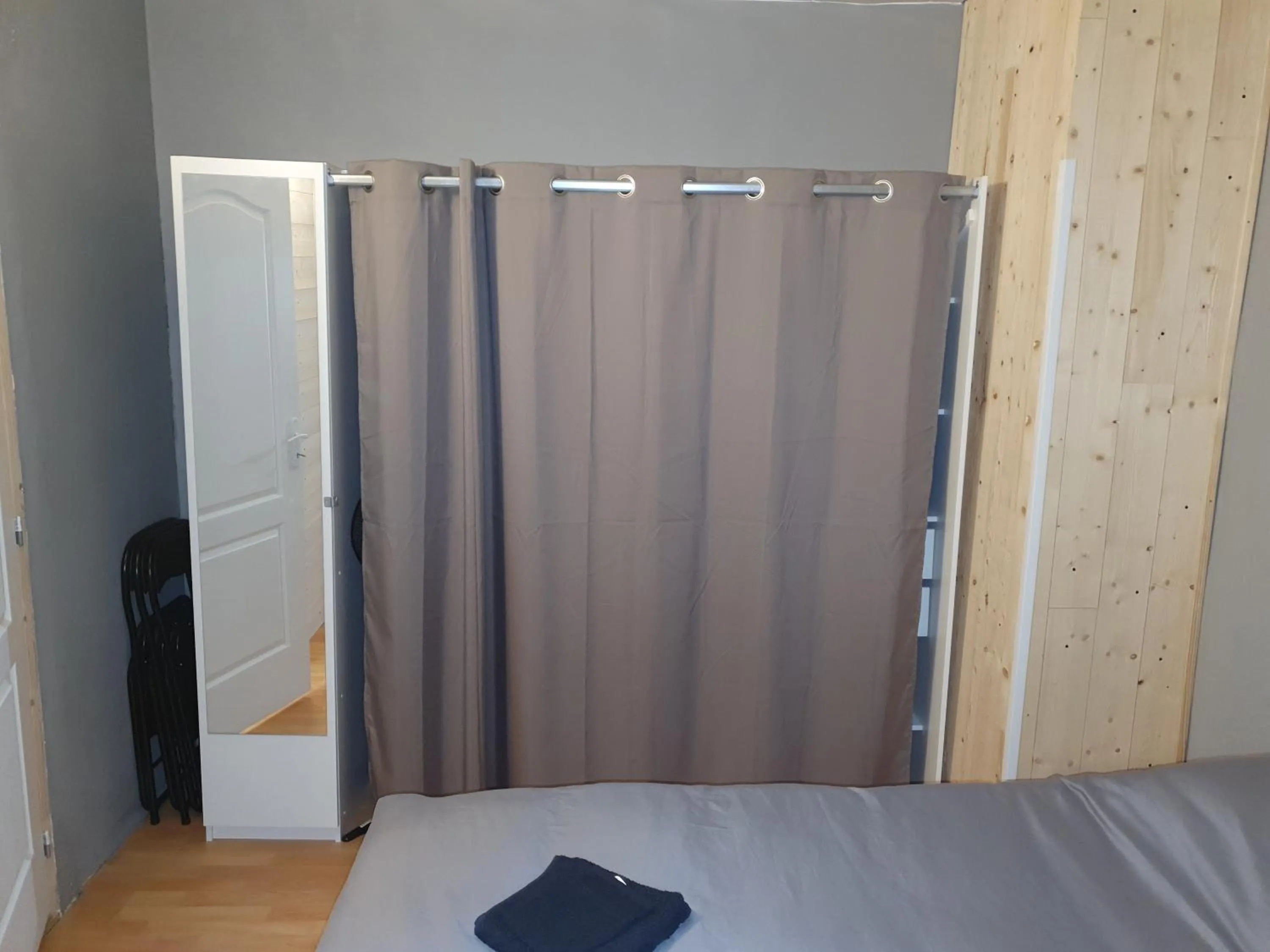 Bedroom, Bed in Appartement VanSuly