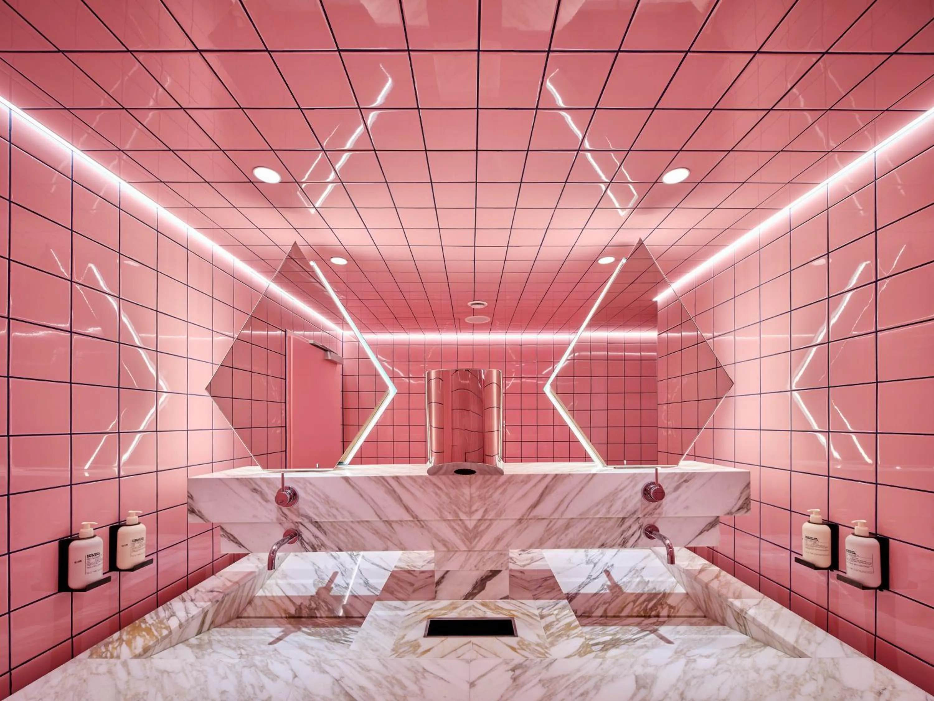 Bathroom, Bed in EmiLu Design Hotel