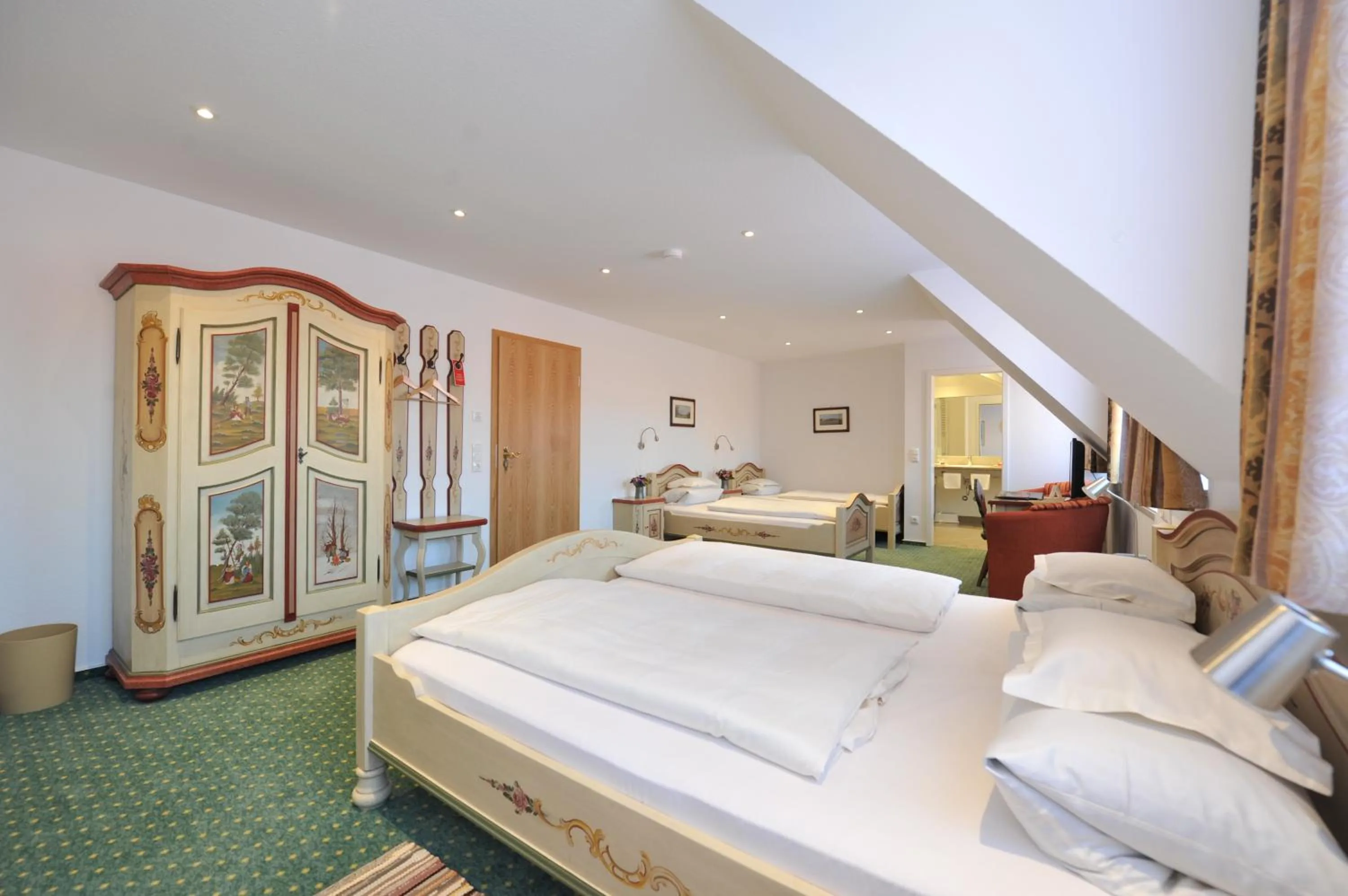 Photo of the whole room, Bed in Tilman Riemenschneider