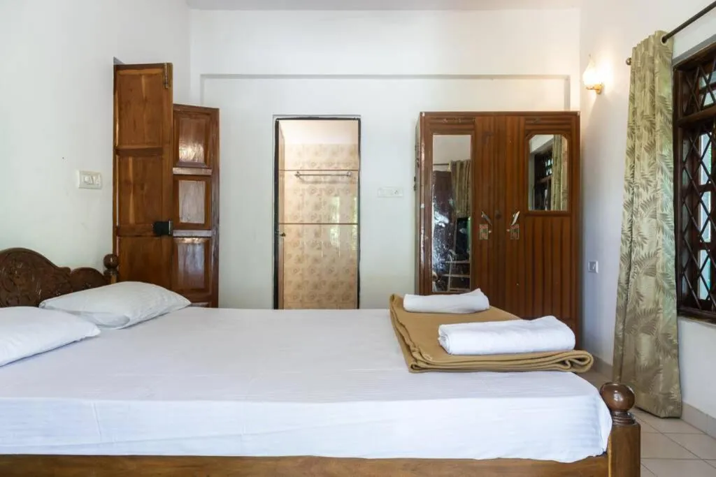 Bed in Villa Barbosa, 2 BHK Villa & Luxury Rooms near Colva, Sernabatim, Benaulim Beach