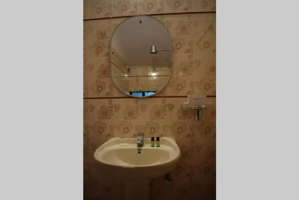 Bathroom in Villa Barbosa, 2 BHK Villa & Luxury Rooms near Colva, Sernabatim, Benaulim Beach