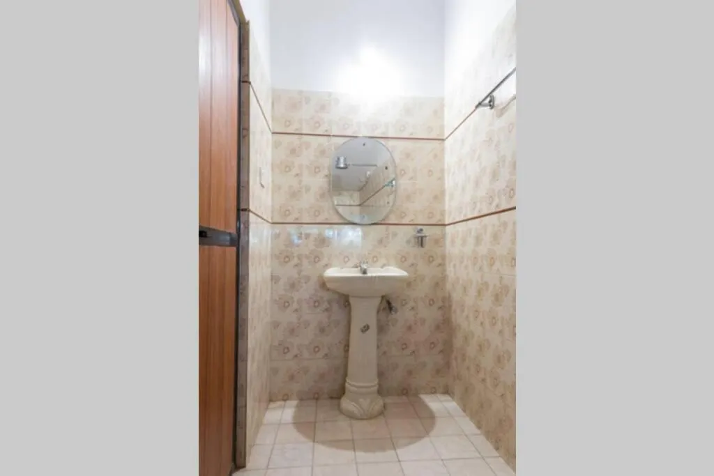 Bathroom in Villa Barbosa, 2 BHK Villa & Luxury Rooms near Colva, Sernabatim, Benaulim Beach